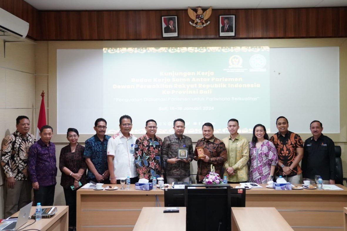 Ketua BKSAP DPR RI Mardani Ali Sera, usai melakukan sosialisasi diplomasi parlemen di Universitas Udayana, Kabupaten Badung, Senin (17/1/2025). Foto: Ist/vel.
