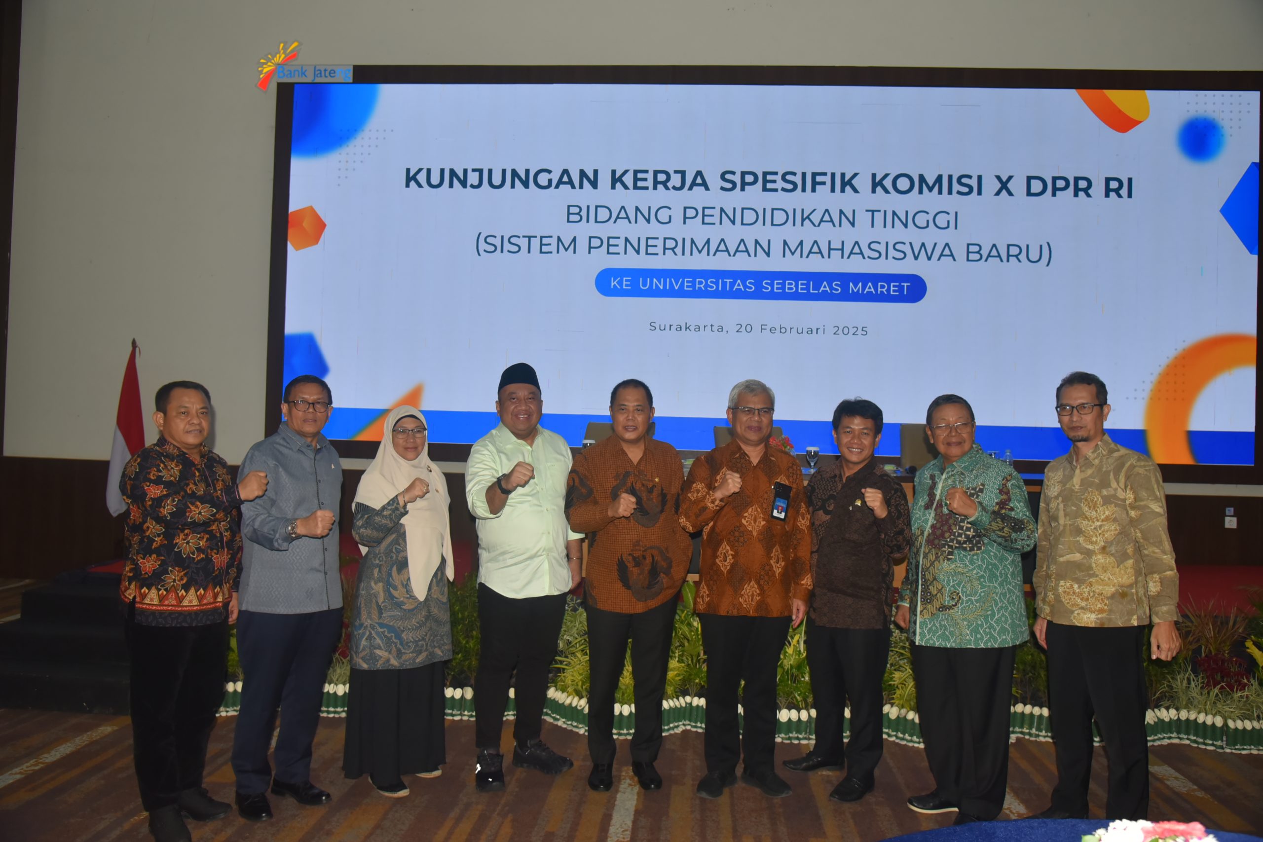 Anggota Komisi X DPR RI, Ledia Hanifa Amaliah, dalam foto bersama usai mengikuti Kunjungan Kerja Spesifik Tim Komisi X di UNS, Surakarta, Jawa Tengah, Kamis (20/02/2025). Foto: Singgih/vel.