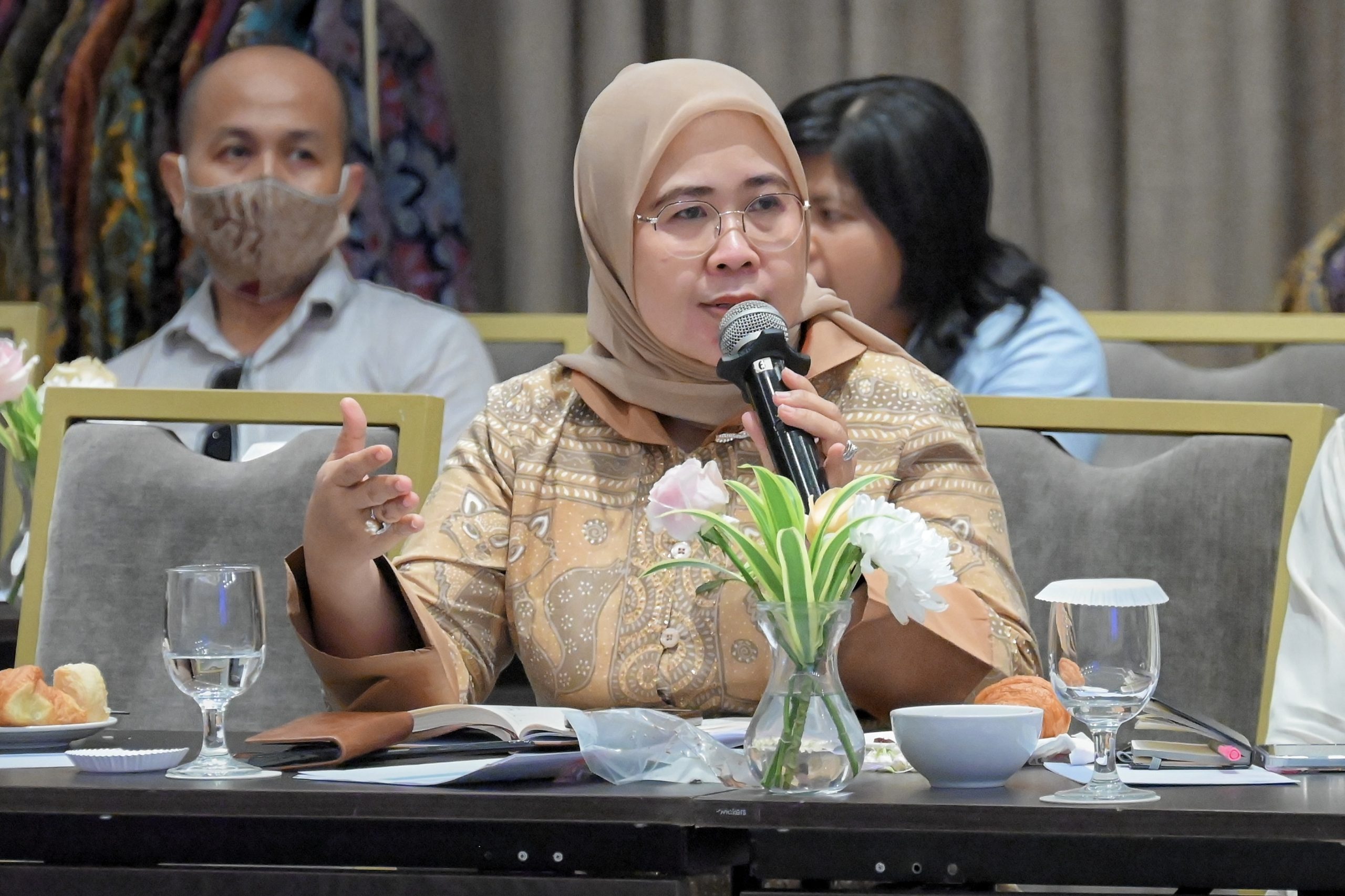 Anggota Komisi VII DPR RI, Siti Mukharomah, saat mengikuti pertemuan Komisi VII DPR RI dengan pemerintah daerah dan pelaku industri pariwisata di Yogyakarta, Kamis (13/2/2025). Foto: Mentari/vel.