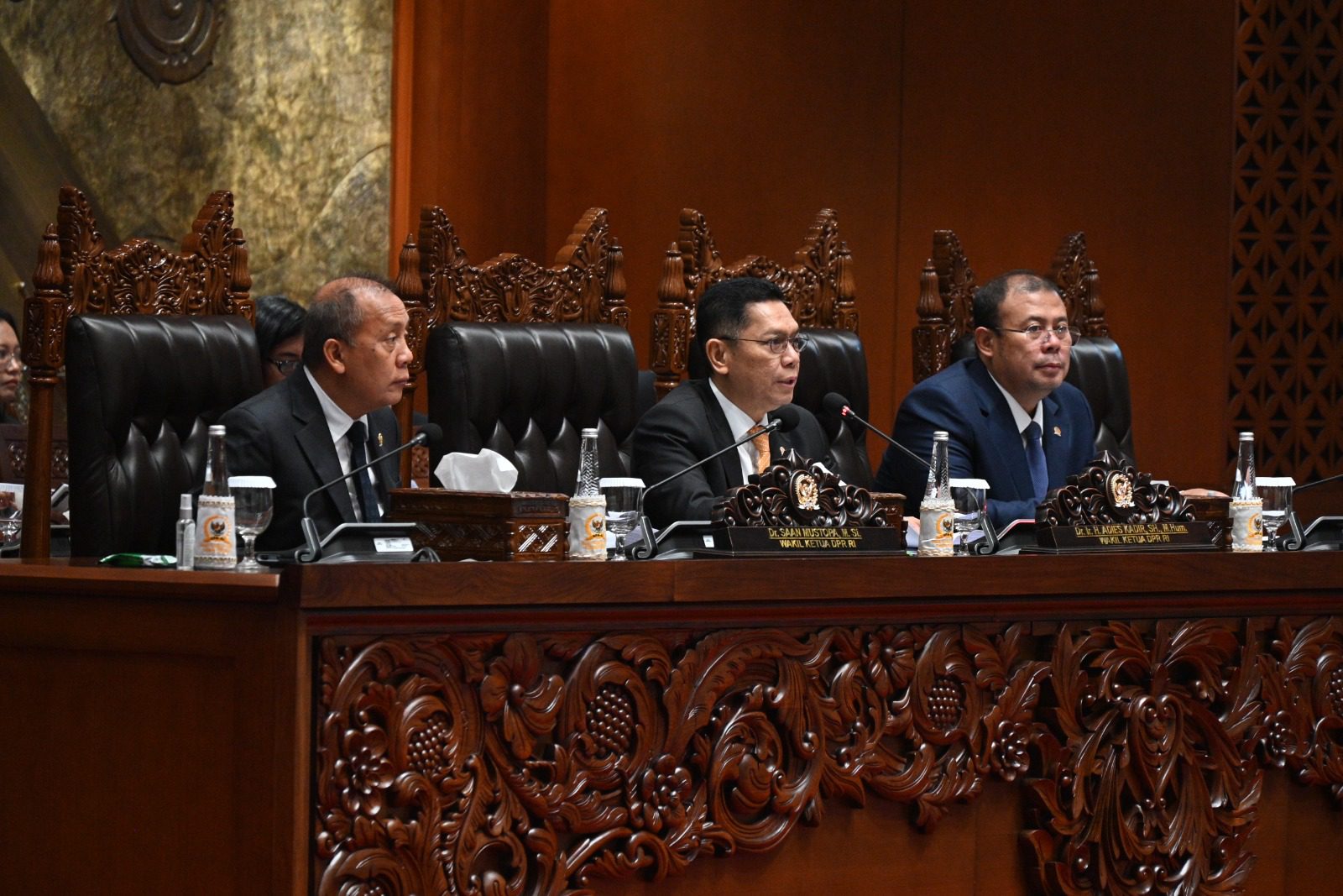 Wakil Ketua DPR RI Adies saat memimpin Rapat Paripurna DPR RI ke-13 Masa Persidangan II Tahun Sidang 2024-2025, Selasa (18/2/2025). Foto: Oji/vel.
