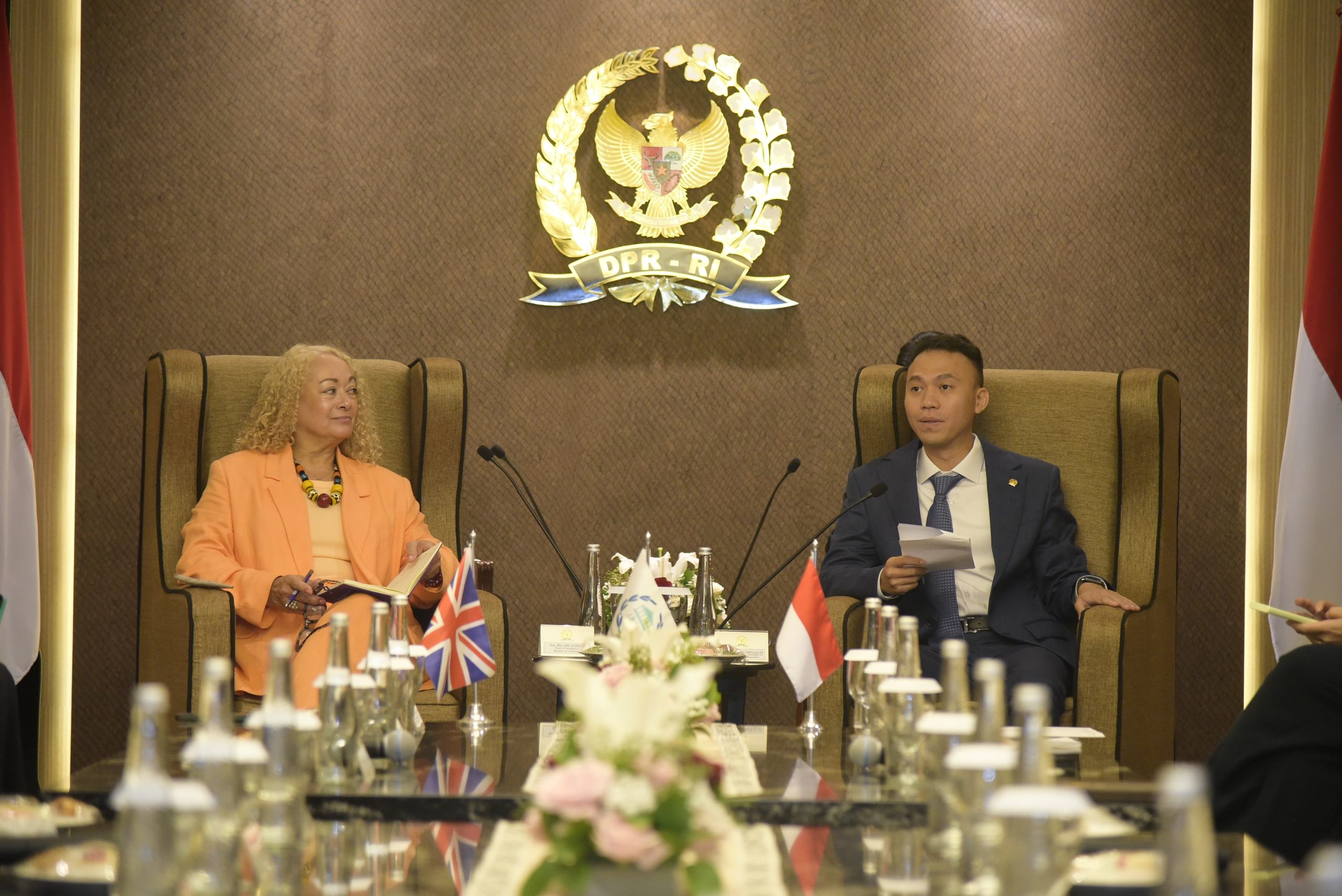 Wakil Ketua BKSAP Husein Fadlulloh (kanan), saat menerima kunjungan British Group of Inter-Parliamentary Union (IPU) dan Kedutaan Besar RI di London, di Gedung Nusantara III, Senayan, Jakarta, Senin (17/2/2025). Foto: Munchen/vel.