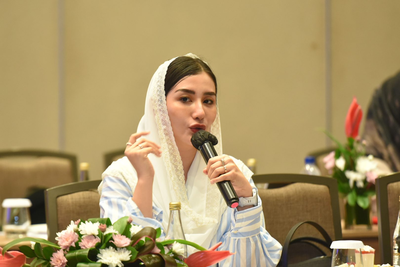Anggota Komisi VII DPR RI, Novita Hardini, saat mengikuti pertemuan kunspek Komisi VII DPR RI di Denpasar, Bali, Kamis (13/2/2025). Foto: Andri/vel