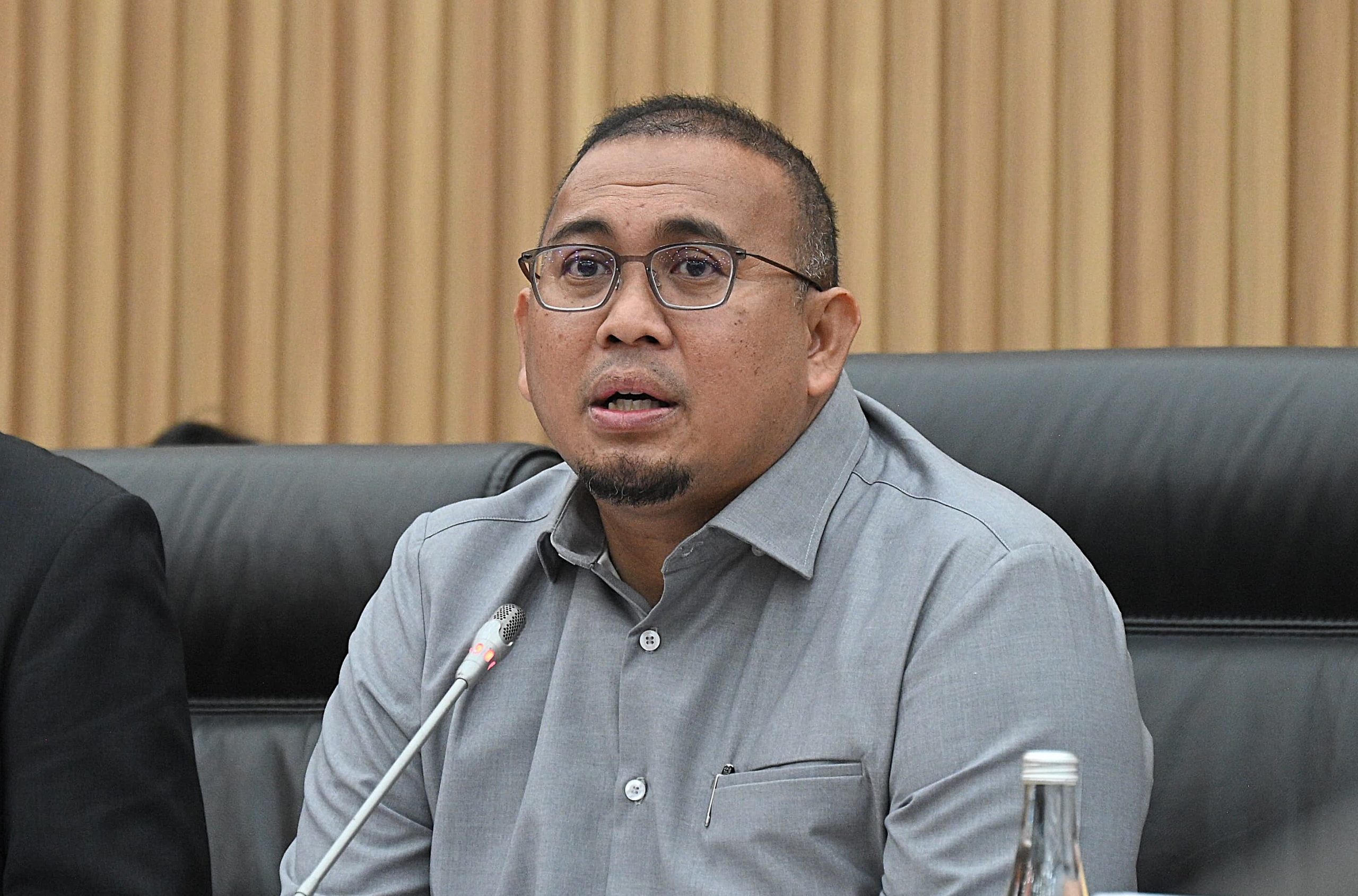 Wakil Ketua Komisi VI DPR RI Andre Rosiade dalam Rapat Dengar Pendapat Umum Komisi VI DPR RI dengan para perwakilan korban BUMN PT Istaka Karya terkait tindakan PT Istaka Karya yang wanprestasi dan tidak pelunasan utang di Gedung Nusantara I, DPR RI, Senayan, Jakarta, Senin (24/2/2025). Farhan/Andri.