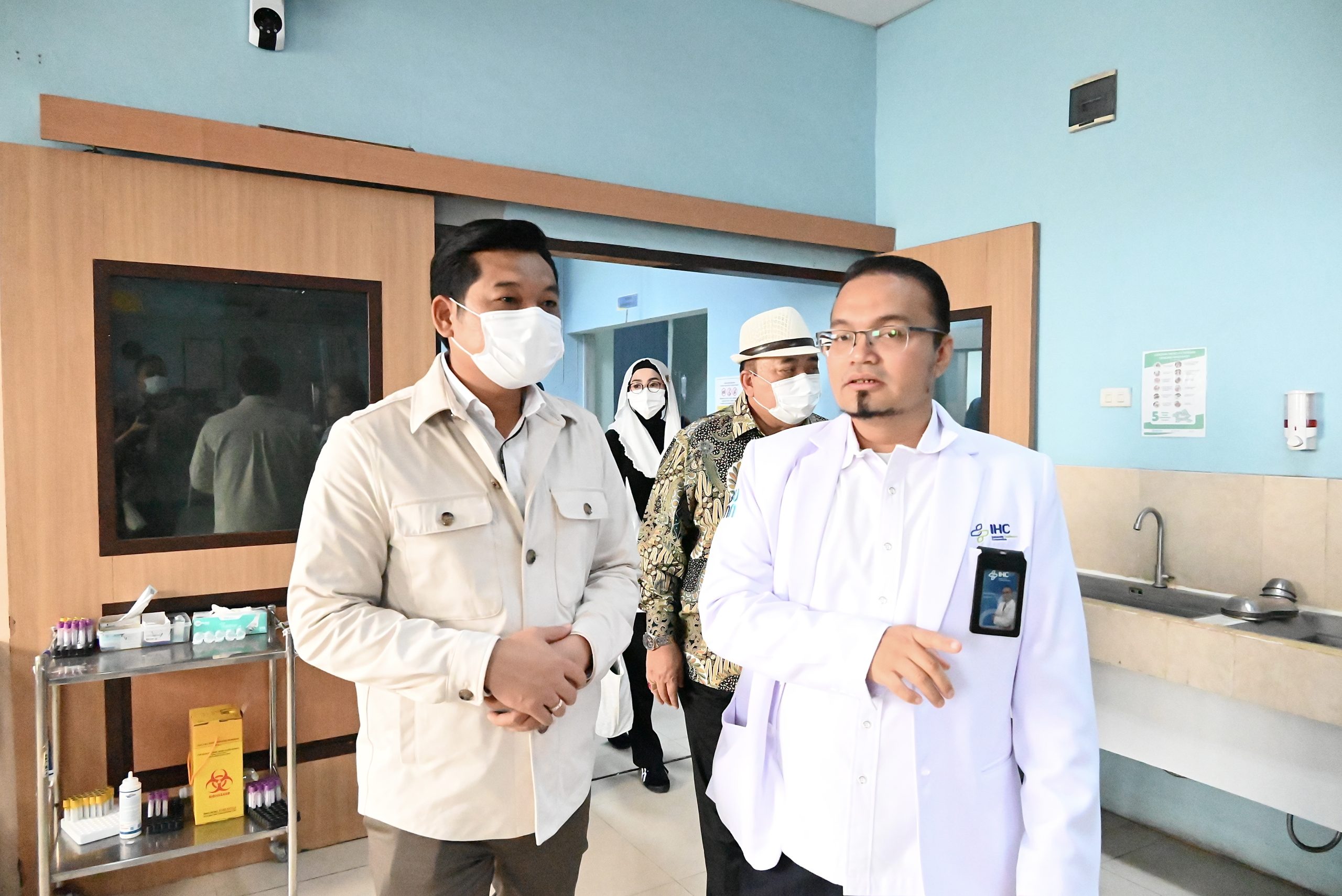 Wakil Ketua BURT, Ilham Pangestu (kiri), saat memimpin kunjungan kerja BURT DPR RI ke RS Pertamedika Ummi Rosnati, Banda Aceh, Senin (24/2/2025). Foto: Yasmin/vel.