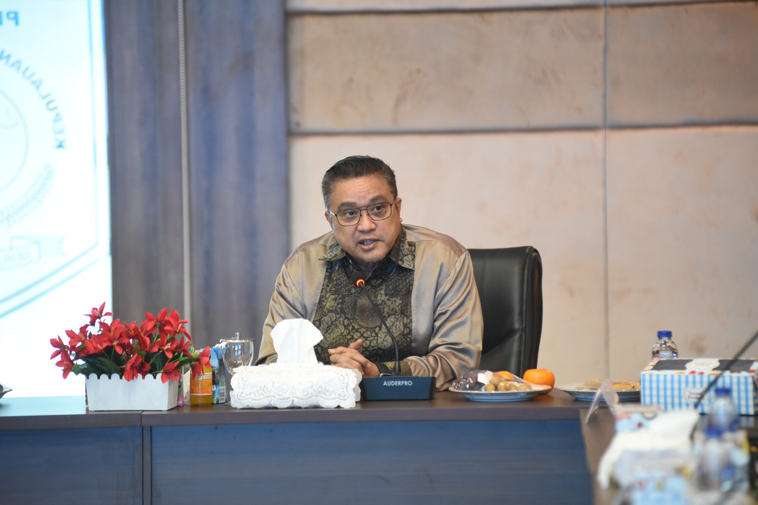 Wakil Ketua Komisi II DPR Dede Yusuf, saat mengkuti Tim Kunjungan Kerja Komisi II DPR memantau evaluasi pelaksaan pilkada di Provinsi Babel, Pangkal Pinang, Kamis (13/2/2025). Foto: Jaka/vel.