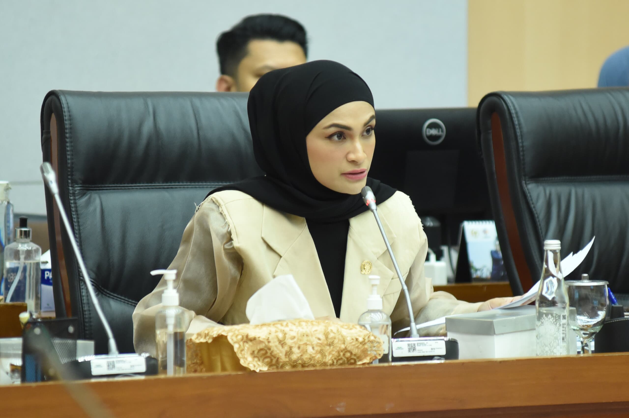 Wakil Ketua Komisi XII DPR RI Putri Zulkifli Hasan, saat memimpin Rapat Dengar Pendapat Komisi XII DPR RI dengan Deputi Bidang Pengendalian Perubahan Iklim dan Tata Kelola Nilai Ekonomi Karbon Kementerian Lingkungan Hidup dan Badan Pengendalian Lingkungan Hidup RI, Selasa, (25/2/2025). Foto: Jaka/vel.