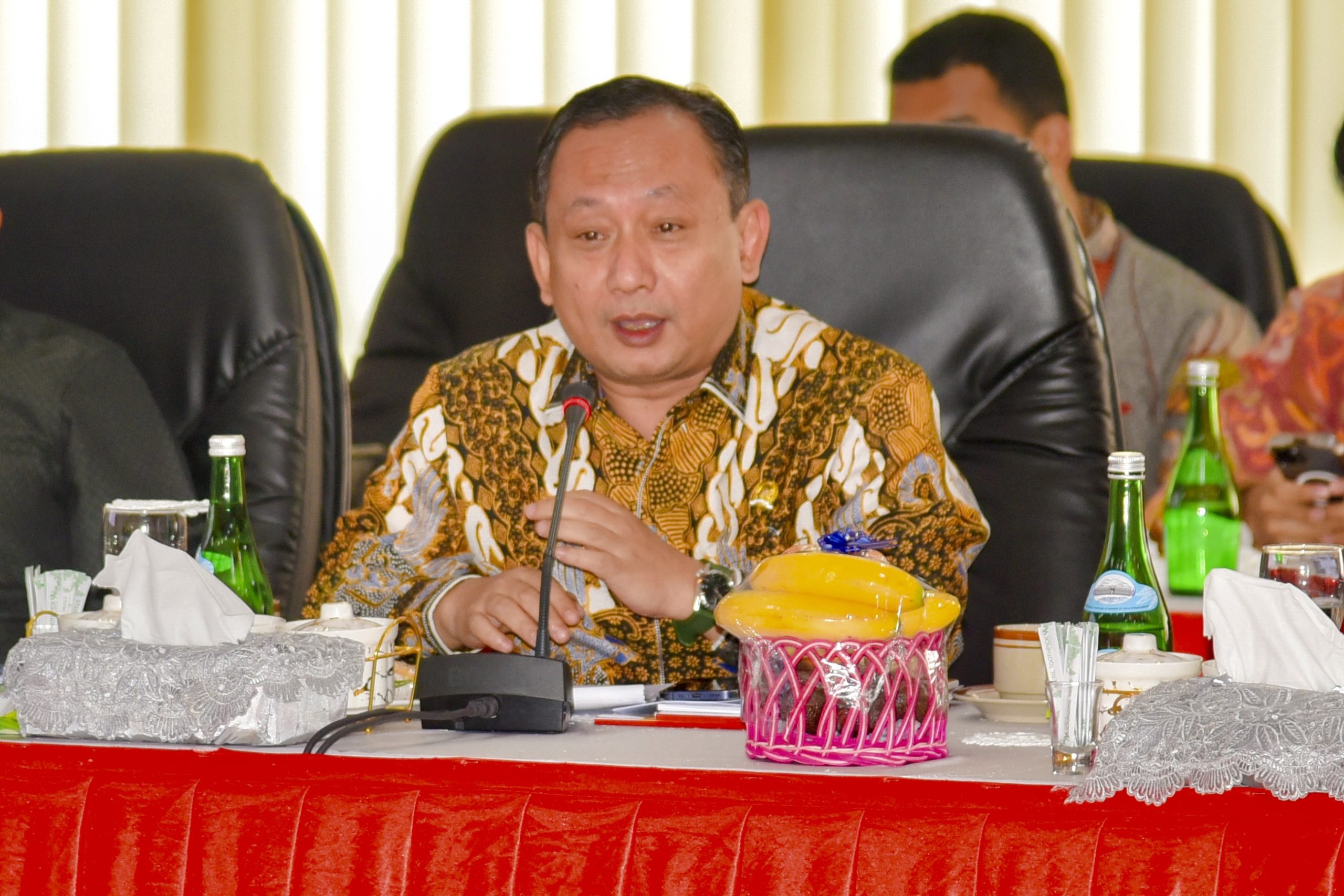 Anggota Komisi III DPR RI Hasbiallah Ilyas, saat mengikuti pertemuan Kunjungan Kerja Komisi III DPR RI ke Pangkalpinang, Bangka Belitung, Kamis (13/2/2025). Foto: Aisyah/vel.