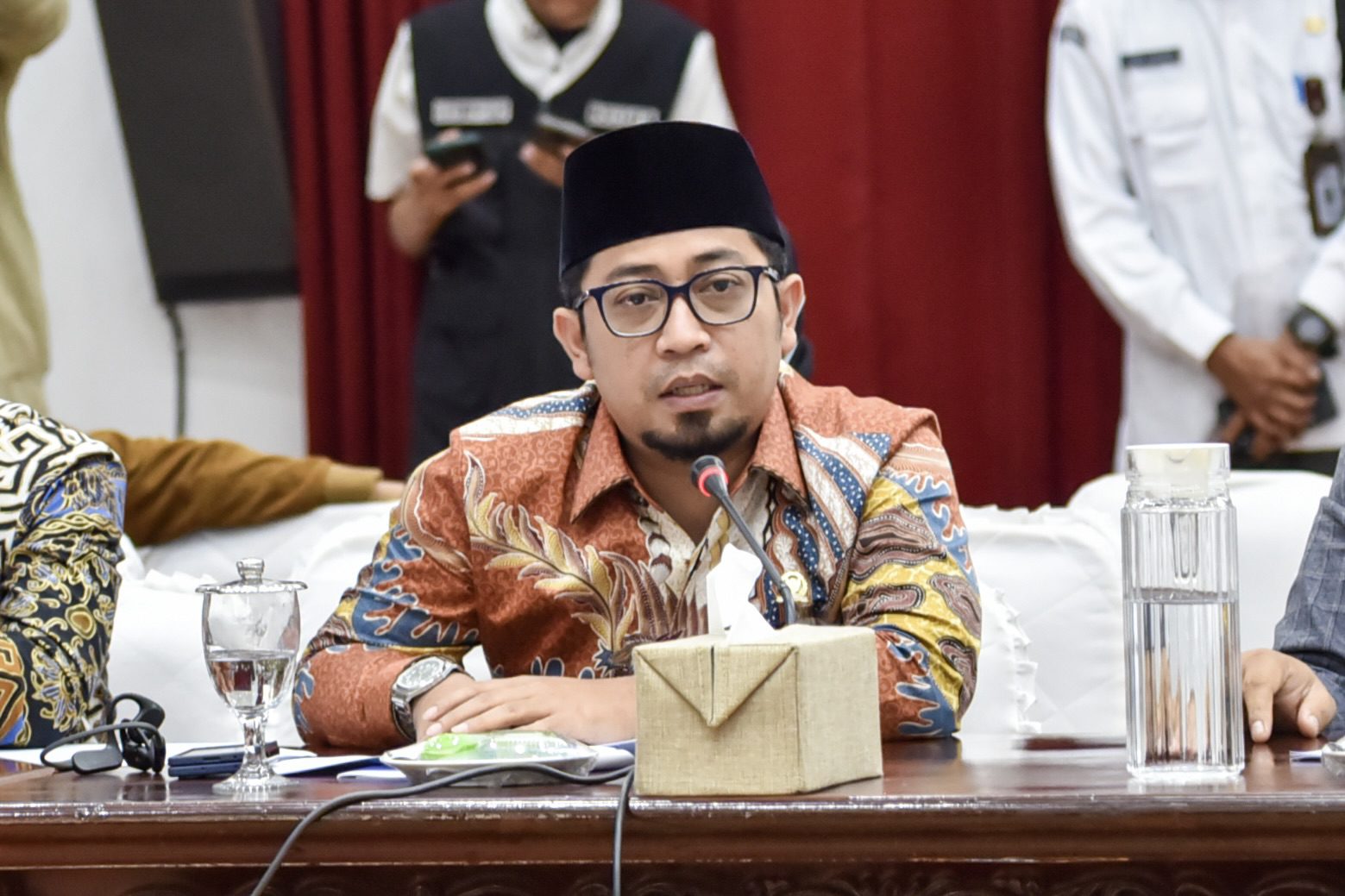 Anggota Komisi II DPR RI Muhammad Khozin, saat pertemuan rapat dengan Pj. Gubernur Kalimantan Barat (Kalbar) Harisson, Komisi Pemilihan Umum (KPU), Badan Pengawas Pemilu (Bawaslu) dan stakeholder di kantor Gubernur Kalbar, Pontianak, Kalbar, Kamis (13/02/2025). Foto: Safitri/vel.