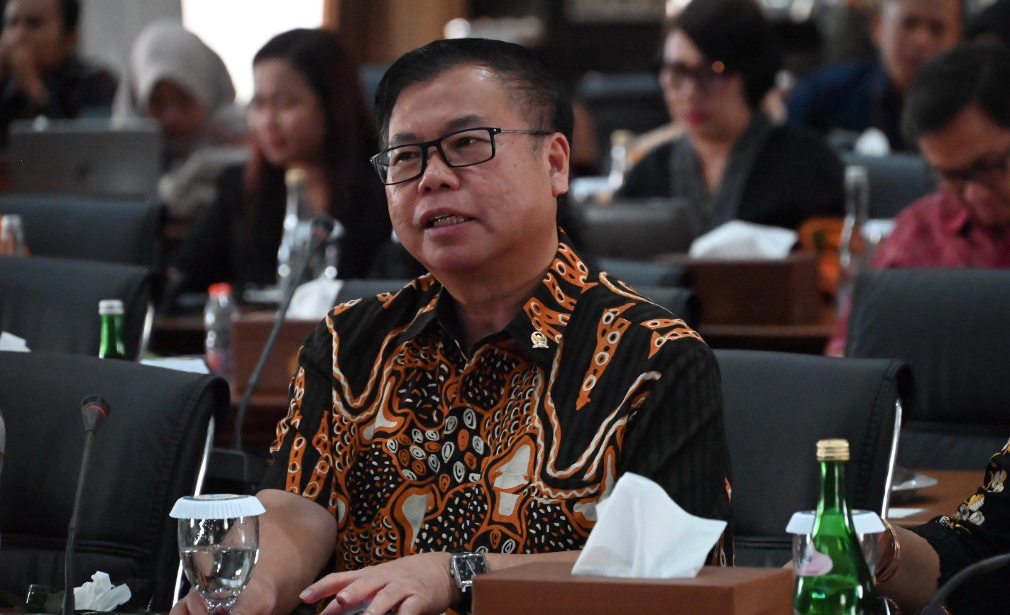 Anggota Komisi X DPR RI, Sofyan Tan saat Kunjungan Kerja Spesifik di Universitas Airlangga, Surabaya, Jawa Timur, Kamis (20/2/2025). Foto : Wilga/Andri.