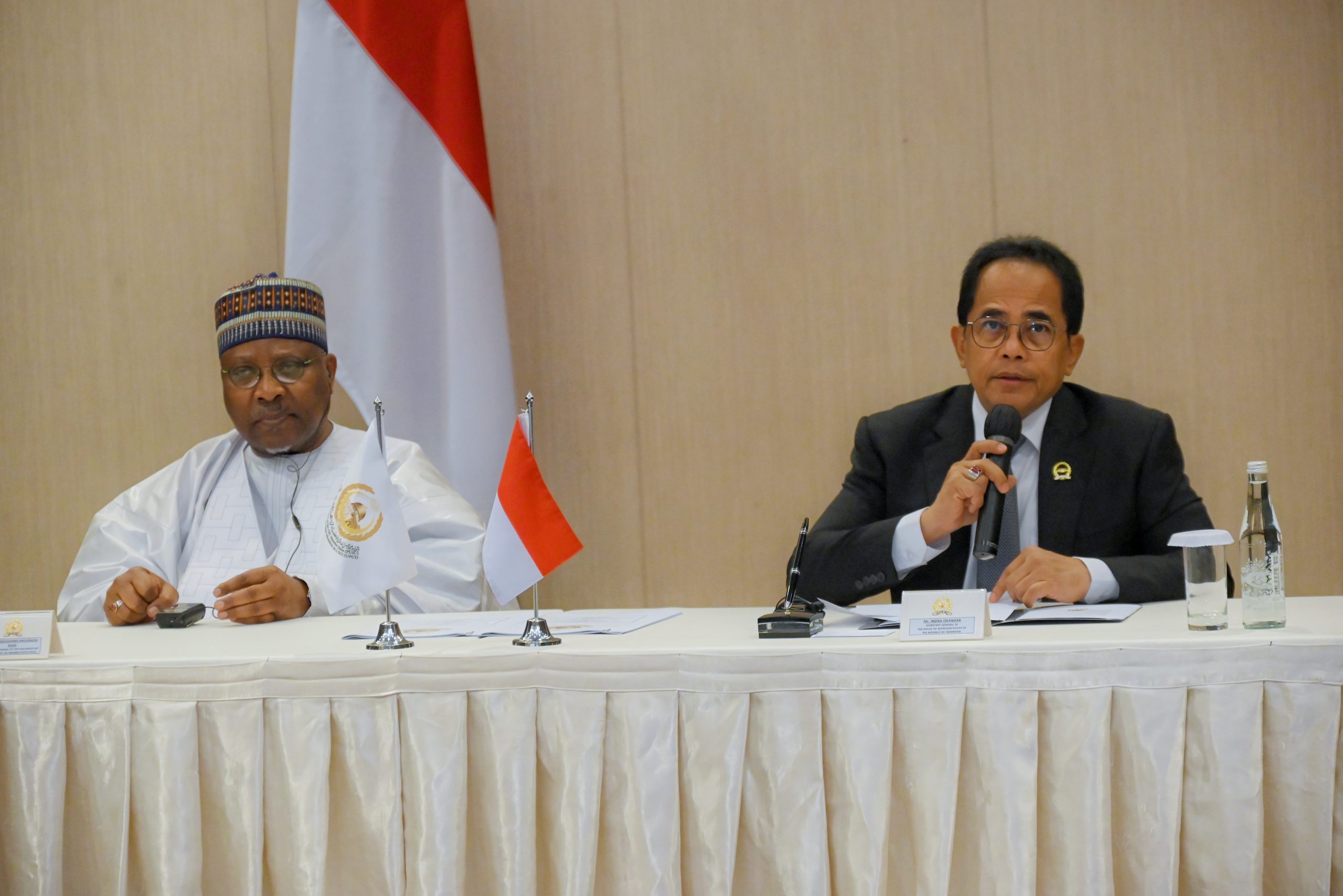Sekretaris Jenderal DPR RI Indra Iskandar, saat mengikuti acara penandatanganan MoU Konferensi PUIC ke - 19 di Jakarta, Jumat (21/2/2025). Foto: Mentari/vel.