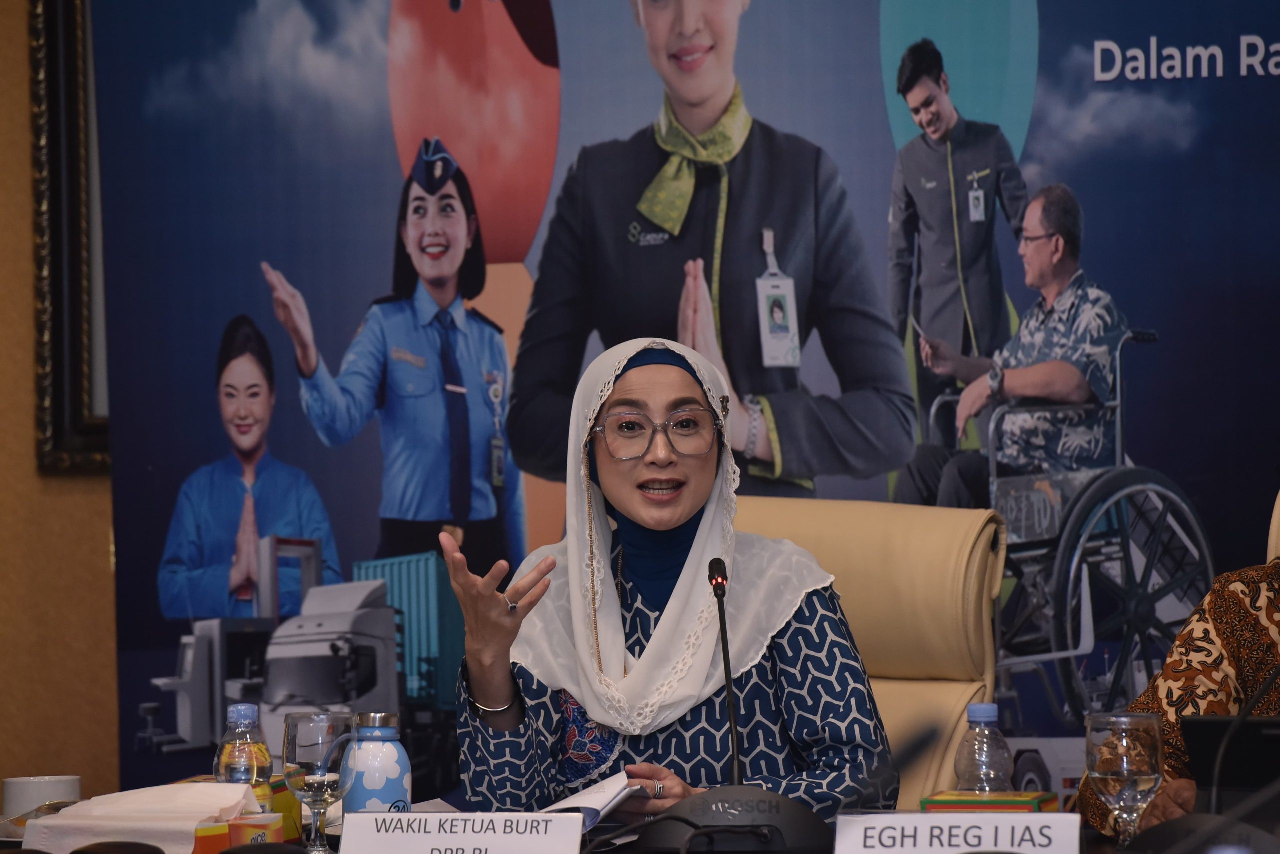 Wakil Ketua BURT DPR RI, Desy Ratnasari, saat memimpin kunjungan spesifik ke Bandara Sultan Mahmud Badaruddin II, Palembang, Rabu (13/2/2025). Foto: Azka/vel.