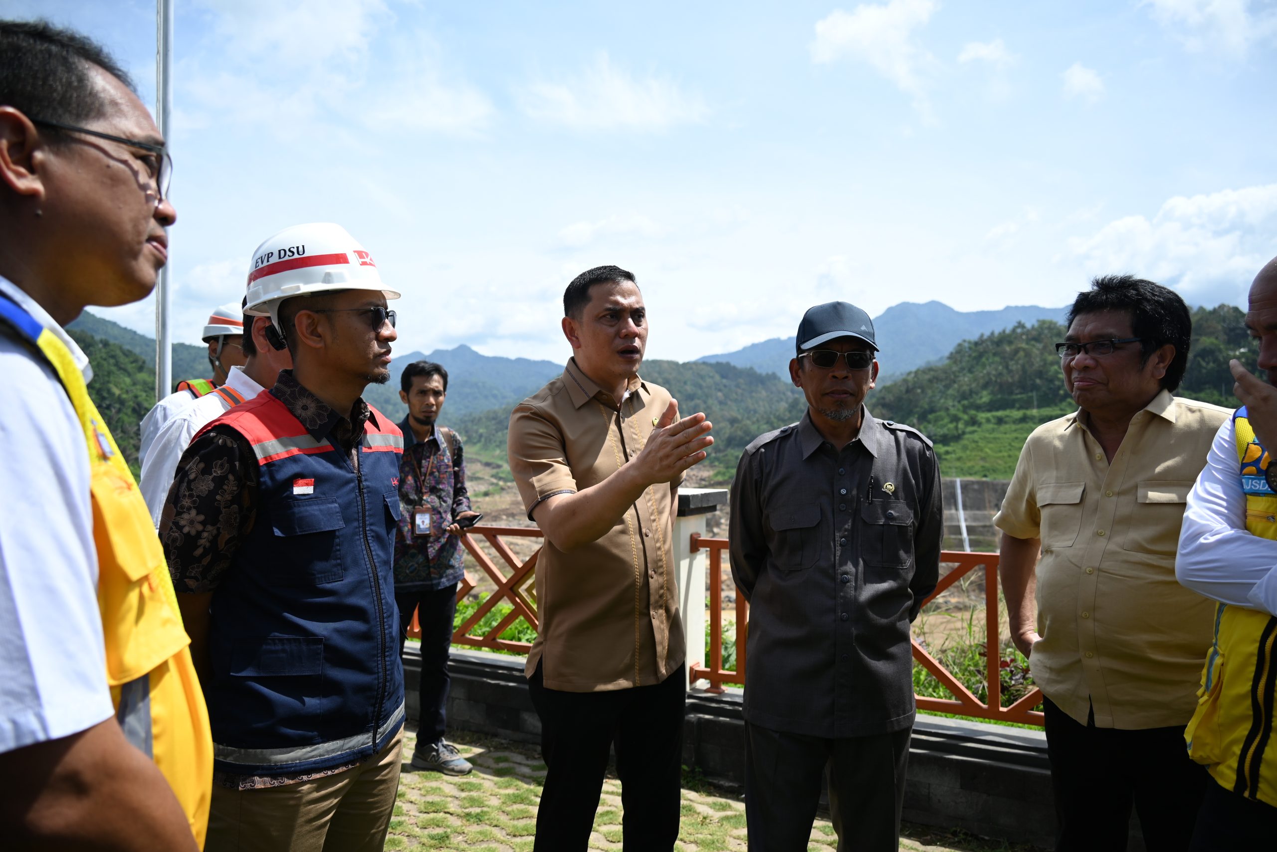 Anggota Komisi V DPR RI Muhammad Syauqie, saat mengikuti agenda Kunjungan Kerja Spesifik Komisi V DPR RI ke Bendungan Meninting, Kecamatan Gunungsari, Kabupaten Lombok Barat, Provinsi Nusa Tenggara Barat, Jumat (21/2/2025). Foto: Saum/vel.