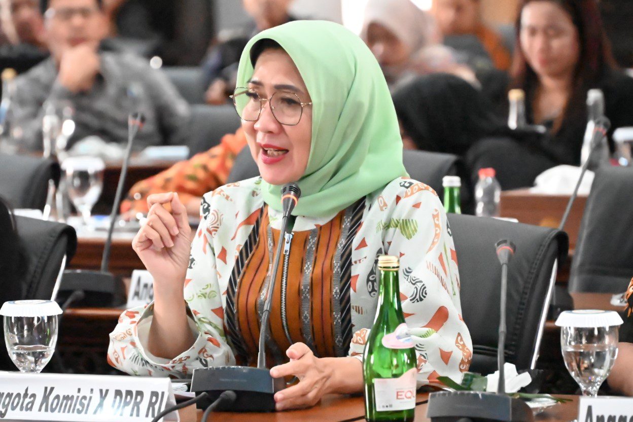 Anggota Komisi X DPR RI Dewi Coryati, saat kunjungan kerja spesifik ke Universitas Airlangga, Surabaya, Jawa Timur, Kamis (20/2/2025). Foto: Wilga/vel.