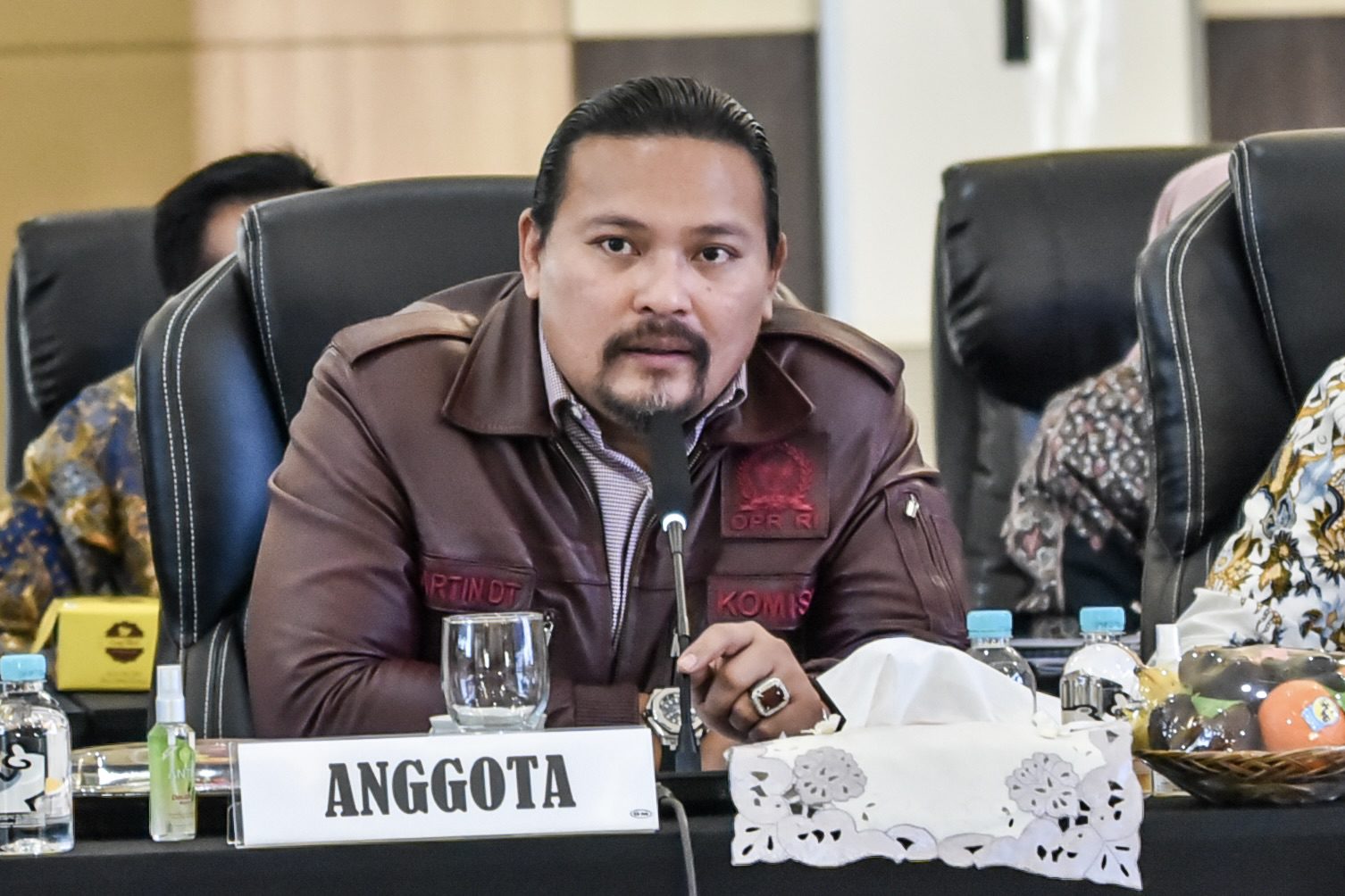 Anggota Komisi III DPR RI, Martin Daniel Tumbelaka, saat pertemuan dengan jajaran Polda dan Kejati Lampung di Polda Lampung, Jumat (21/2/2025). Foto: Safitri/vel.