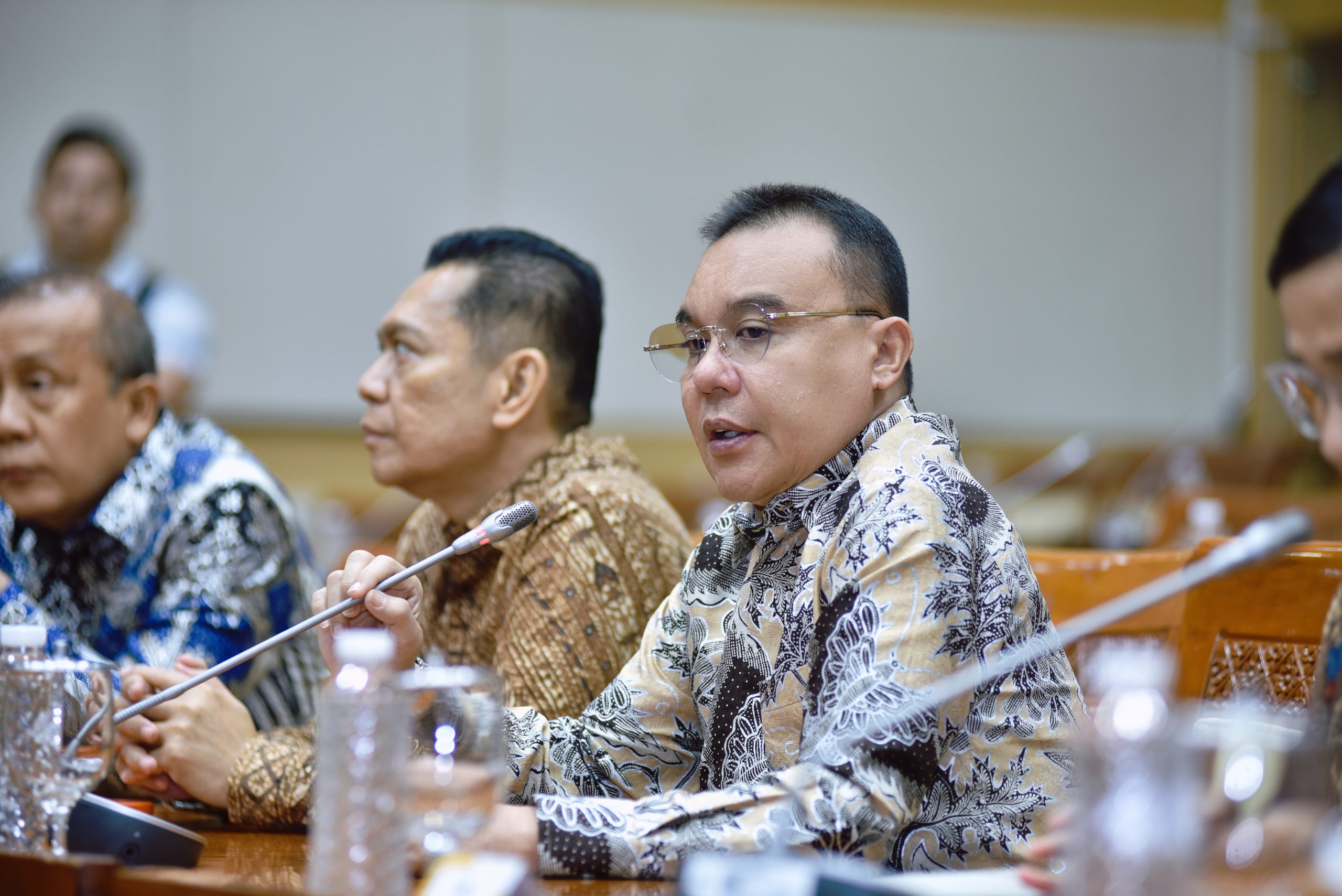 Wakil Ketua DPR RI, Sufmi Dasco Ahmad, dalam konferensi pers di Nusantara II, Senayan, Jakarta, Jumat (14/2/2025). Foto: Eno/vel.