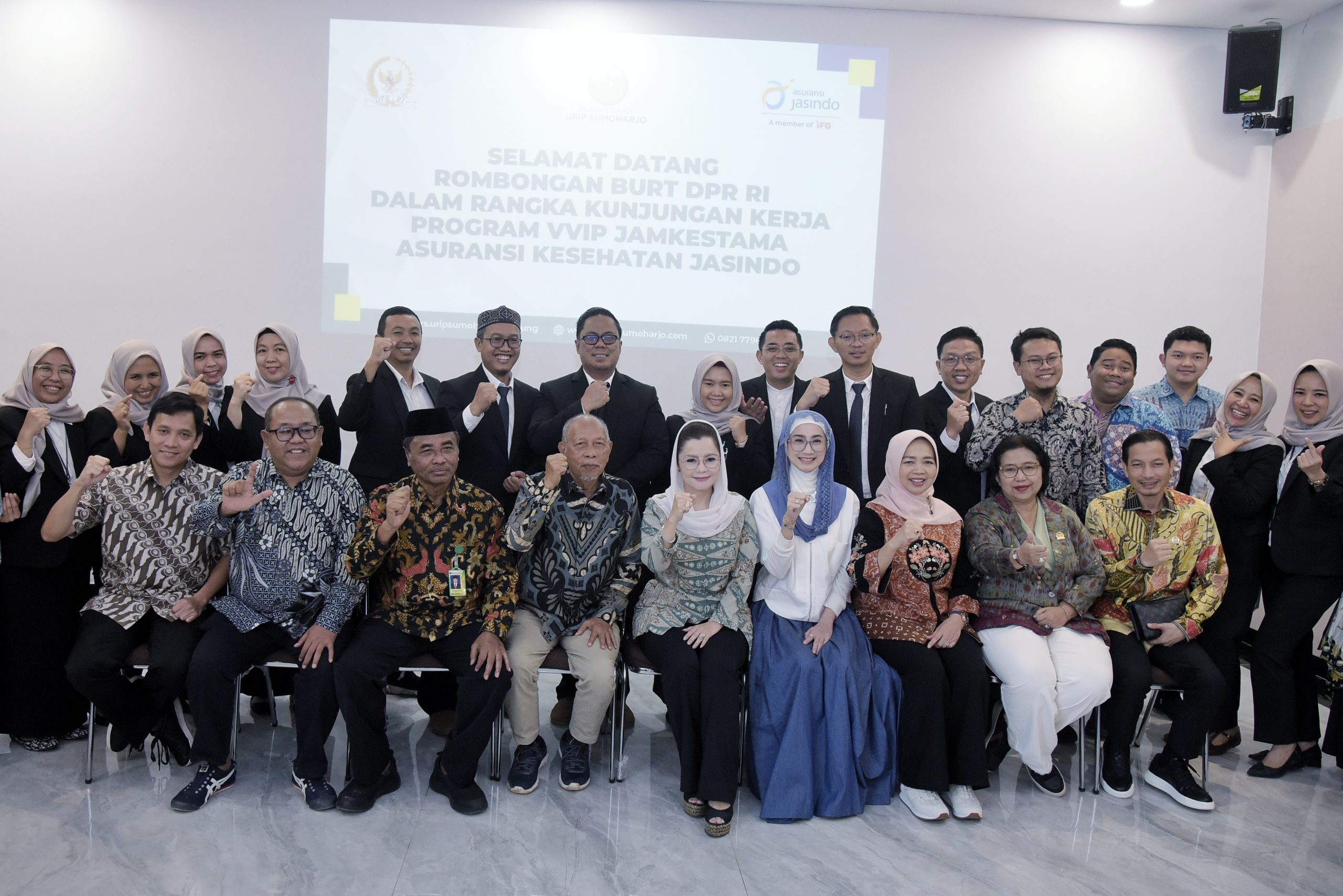 Wakil Ketua Badan Urusan Rumah Tangga (BURT) DPR RI Novita Wijayanti, bersama tim saat kunjungan kerja di RS Urip Sumoharjo, Bandar Lampung, Lampung, Sabtu (22/02/2025). Foto: Munchen/vel.