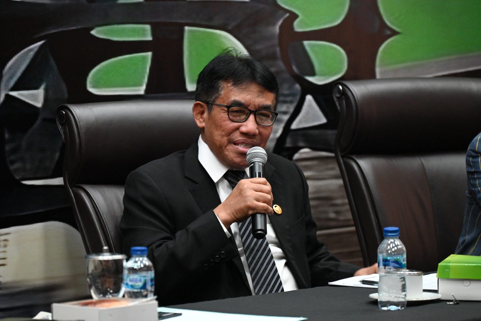 Anggota Komisi XII DPR RI, Muhammad Haris, saat menjadi narasumber pada diskusi Dialektika Demokrasi di Senayan, Jakarta. Foto: Dep/vel.