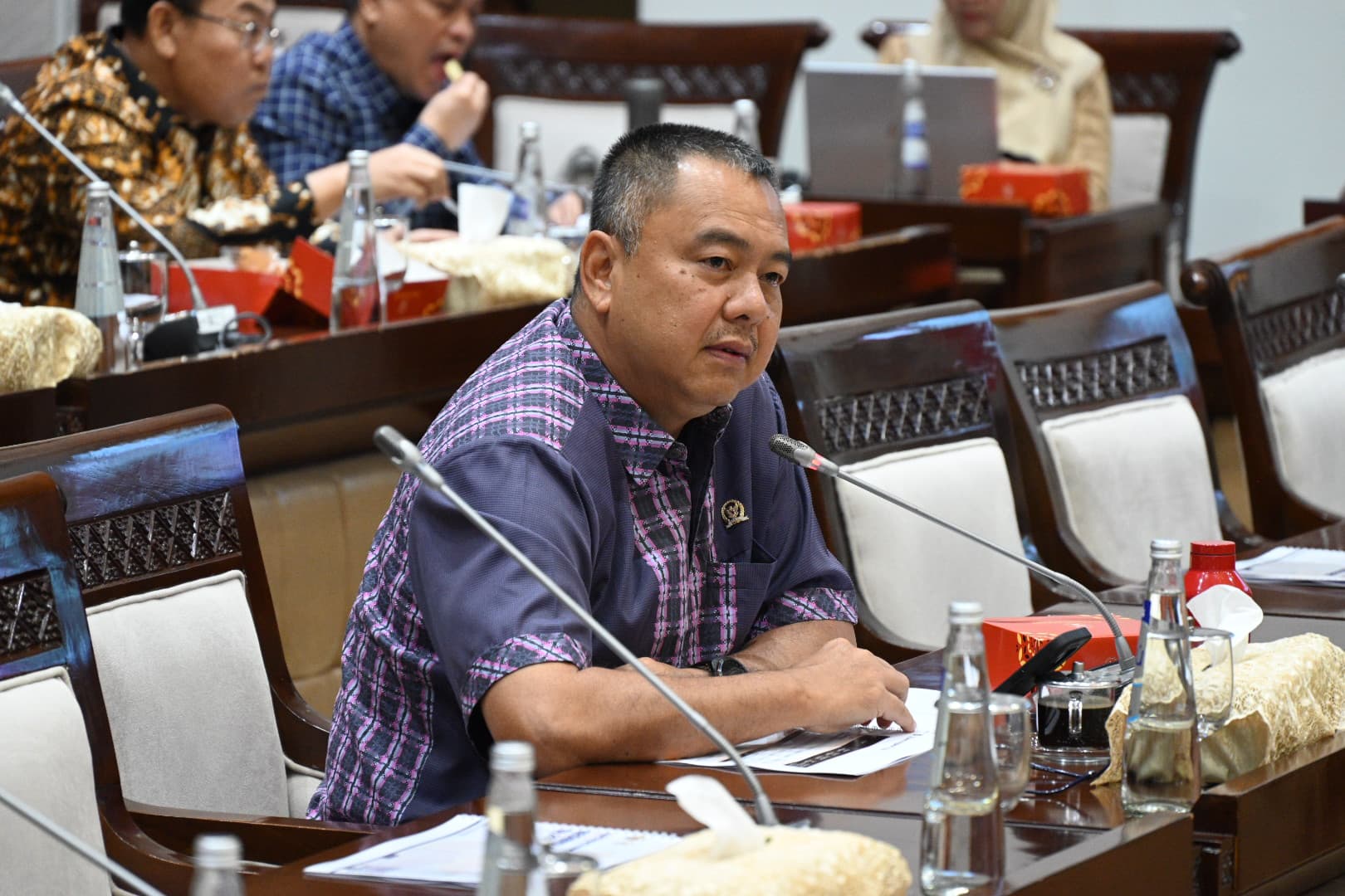 Anggota Komisi XI DPR RI, Harris Turino, saat mengikuti Rapat Dengar Pendapat (RDP) Komisi XI DPR RI dengan Sekjen BPK RI di ruang rapat Komisi XI DPR, Senayan, Jakarta, Jumat (14/2/2025). Foto: Dep/vel.
