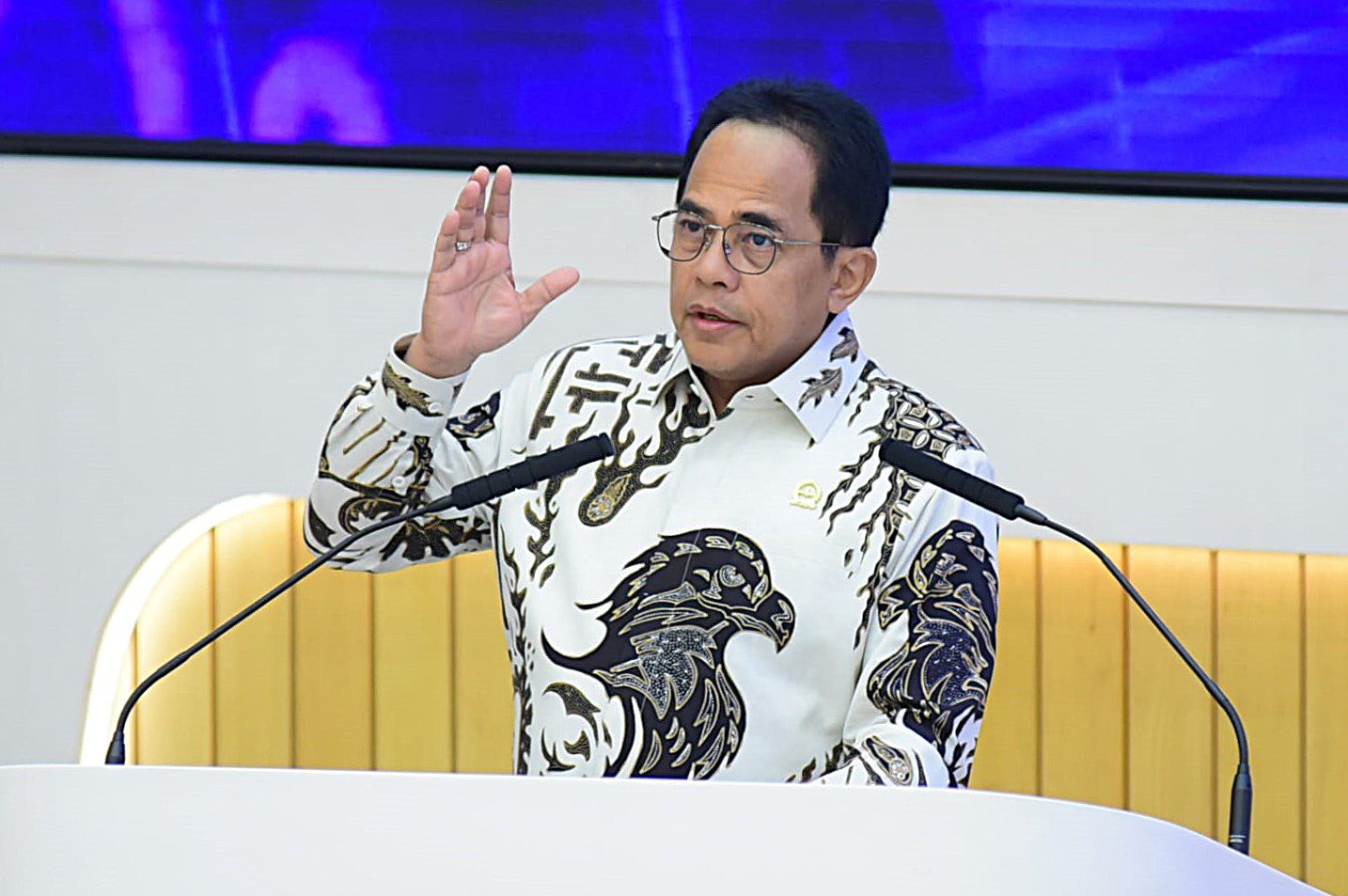 Sekretaris Jenderal DPR RI Indra Iskandar meresmikan peluncuran desain baru dari website dpr. go.id di Gedung Nusantara DPR RI, Senayan, Jakarta, Jumat (21/2/2025). Foto : Oji/Andri.
