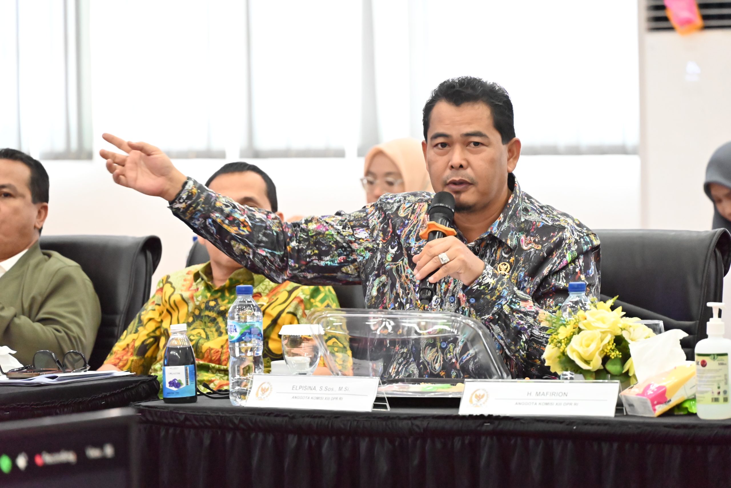 Anggota Komisi XIII DPR RI Elpisina, saat mengikuti kunjungan kerja spesifik Komisi XIII DPR RI ke Lapas Nusakambangan, Cilacap, Jawa Tengah, Sabtu (22/02/2025). Foto: Galuh/vel.
