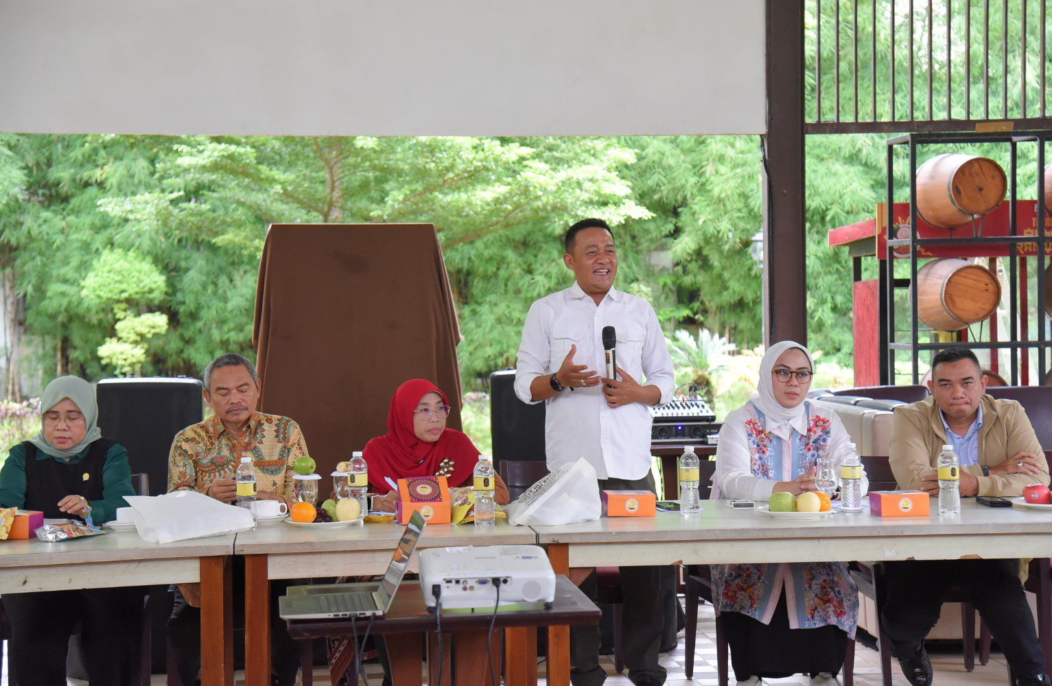 Anggota Badan Aspirasi Masyarakat (BAM) DPR RI, Obon Tabroni kunjungan kerja di Kabupaten Bekasi, Jawa Barat, Kamis (20/2/2025). Foto : Aar/Andri.
