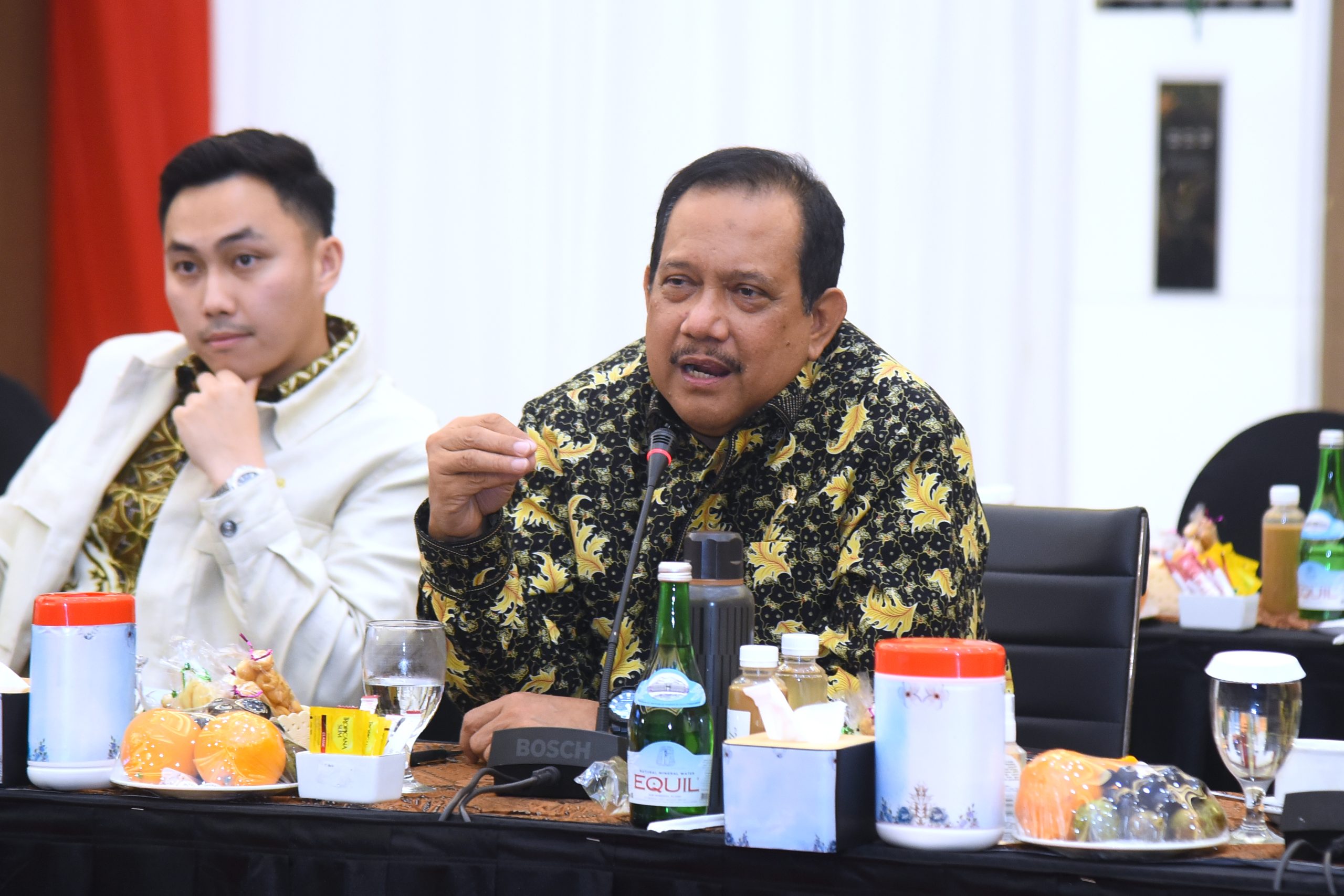 Anggota Komisi III DPR RI Rikwanto, saat mengikuti Kunjungan Kerja Spesifik Komisi III dengan Kapolda Jawa Timur Komjen Pol Imam Sugianto beserta Jajaran dan Kepala Kejaksaan Tinggi Jawa Timur Mia Amiati di Kepolisian Daerah Jawa Timur, Jumat (21/02/2025). Foto: Runi/vel.