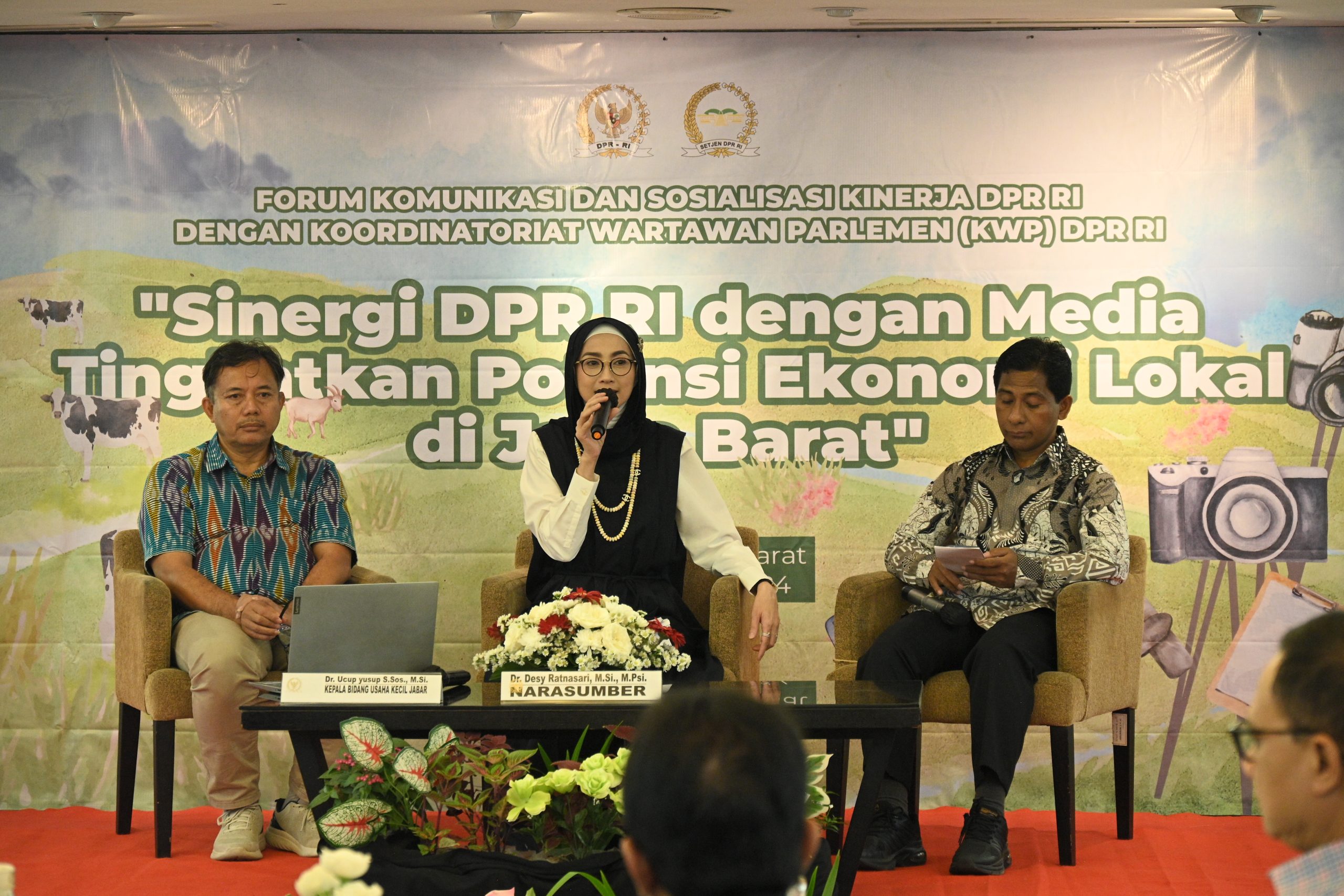 Wakil Ketua Badan Urusan Rumah Tangga (BURT) DPR RI, Desy Ratnasari, saat mengikuti Forum Komunikasi dan Sosialisasi Kinerja DPR RI dengan Koordinatoriat Wartawan Parlemen di Bandung, Jawa Barat, Jumat (15/2/2025). Foto: Farhan/vel.