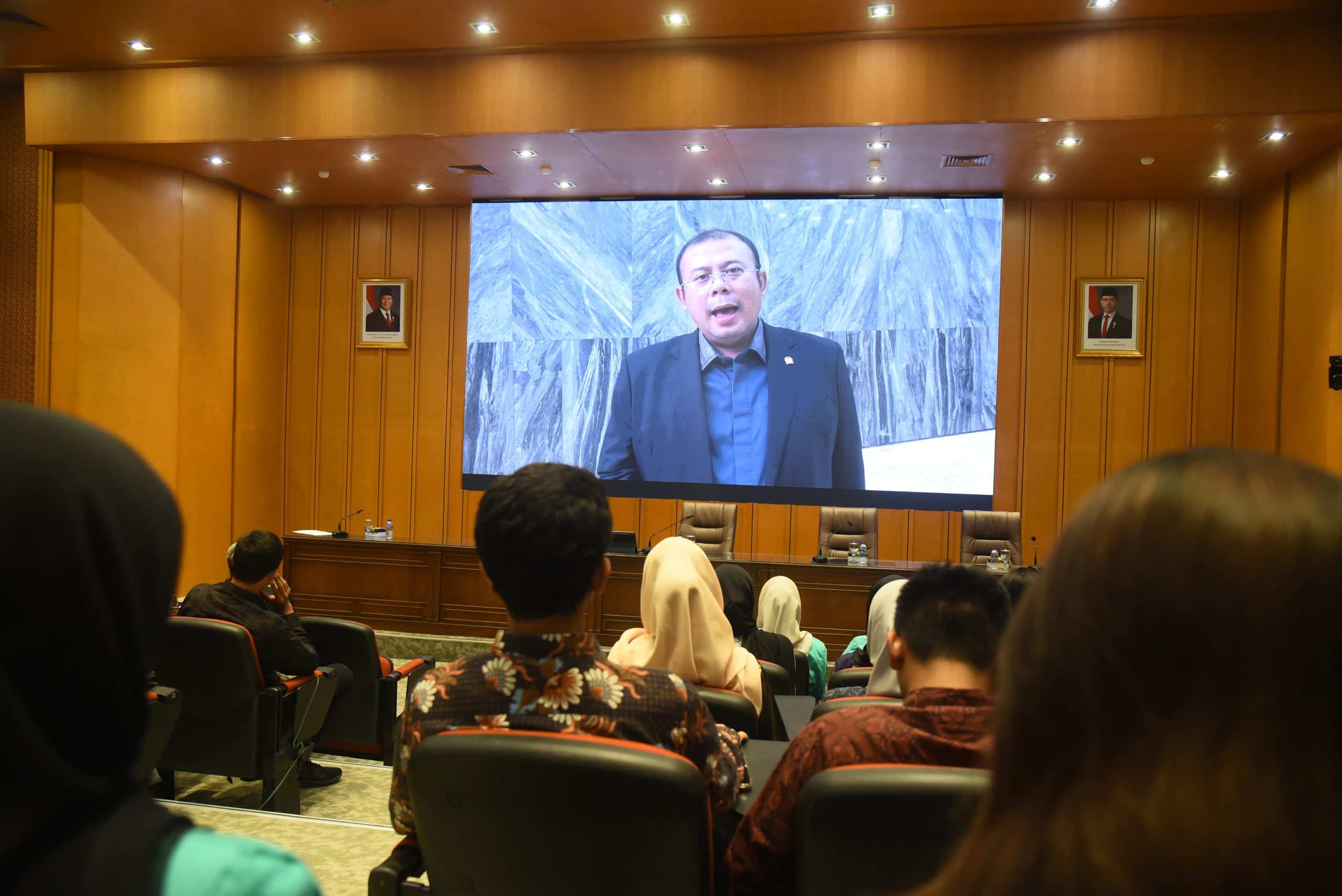 Wakil Ketua Koordinator Bidang Kesejahteraan Rakyat (Korkesra) DPR RI Cucun Ahmad Syamsurijal, mengikuti Seminar Nasional secara virtual, di Gedung Nusantara, Senayan, Jakarta, Kamis (13/2/2025). Foto: Runi/vel.