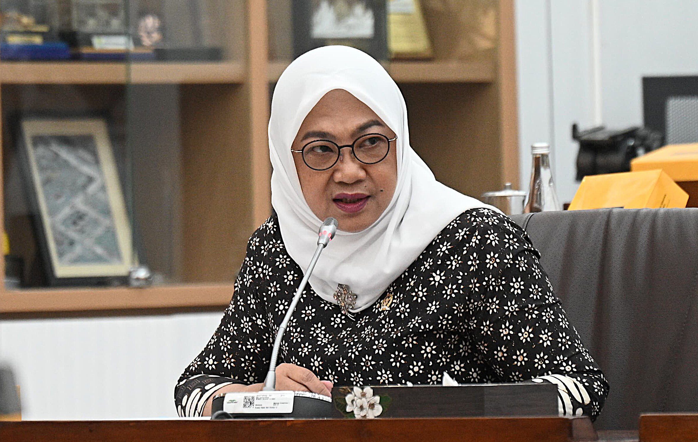 Anggota Komisi VI DPR RI Sadarestuwati di sela-sela agenda Rapat Dengar Pendapat Komisi VI DPR dengan jajaran direktur Utama PT Pupuk Indonesia, PT Pupuk Kalimantan Timur, PT Asuransi Jiwa IFG, dan PT Jiwasraya di Gedung Nusantara I, Senayan, Jakarta, Selasa (6/2/2025). Foto : Farhan/Andri.