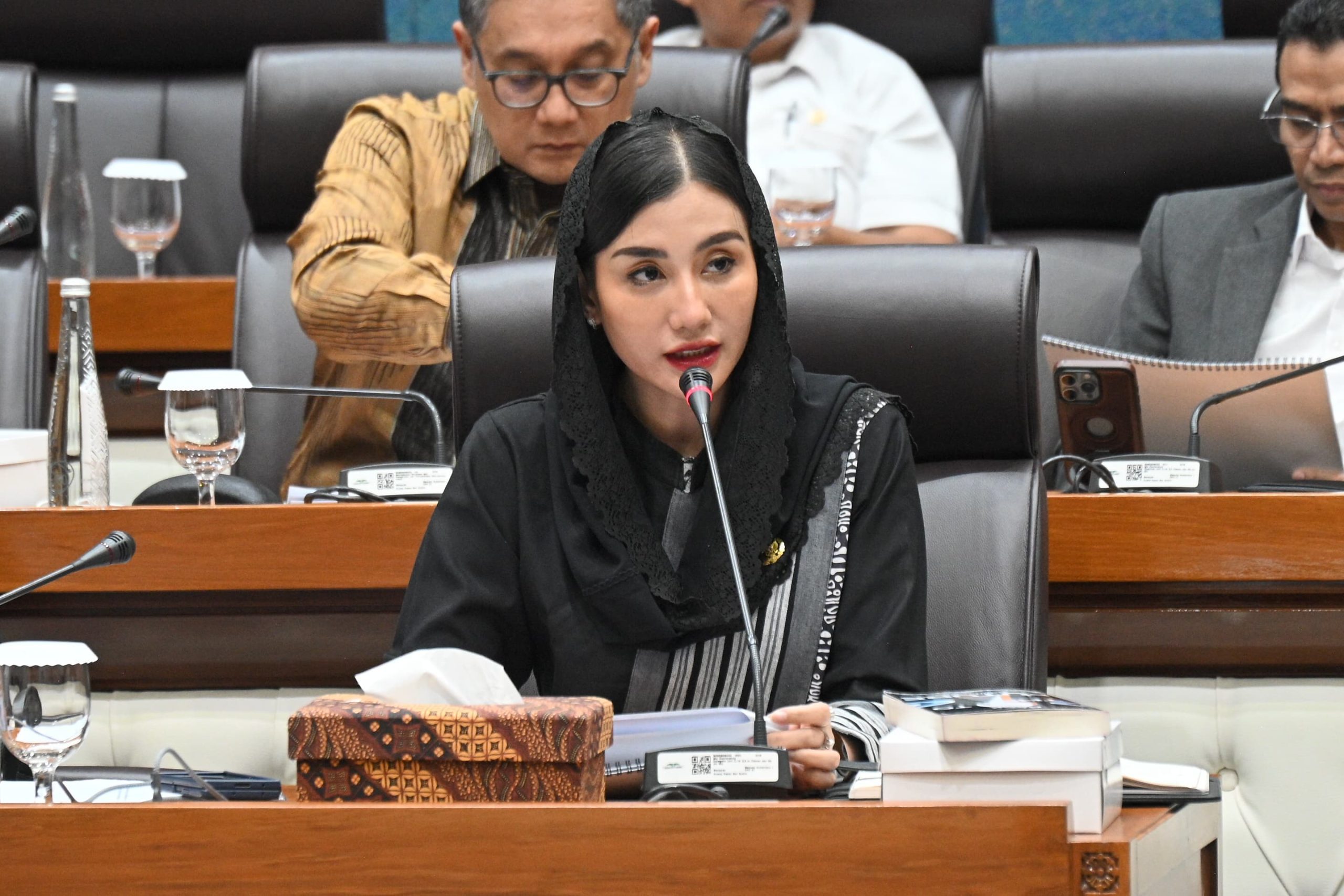 Anggota Komisi VII DPR RI Novita Hardini, saat mengikuti Rapat Kerja Komisi VII DPR RI bersama Kementerian Pariwisata, Rabu (12/2/2025). Foto: Farhan/vel.