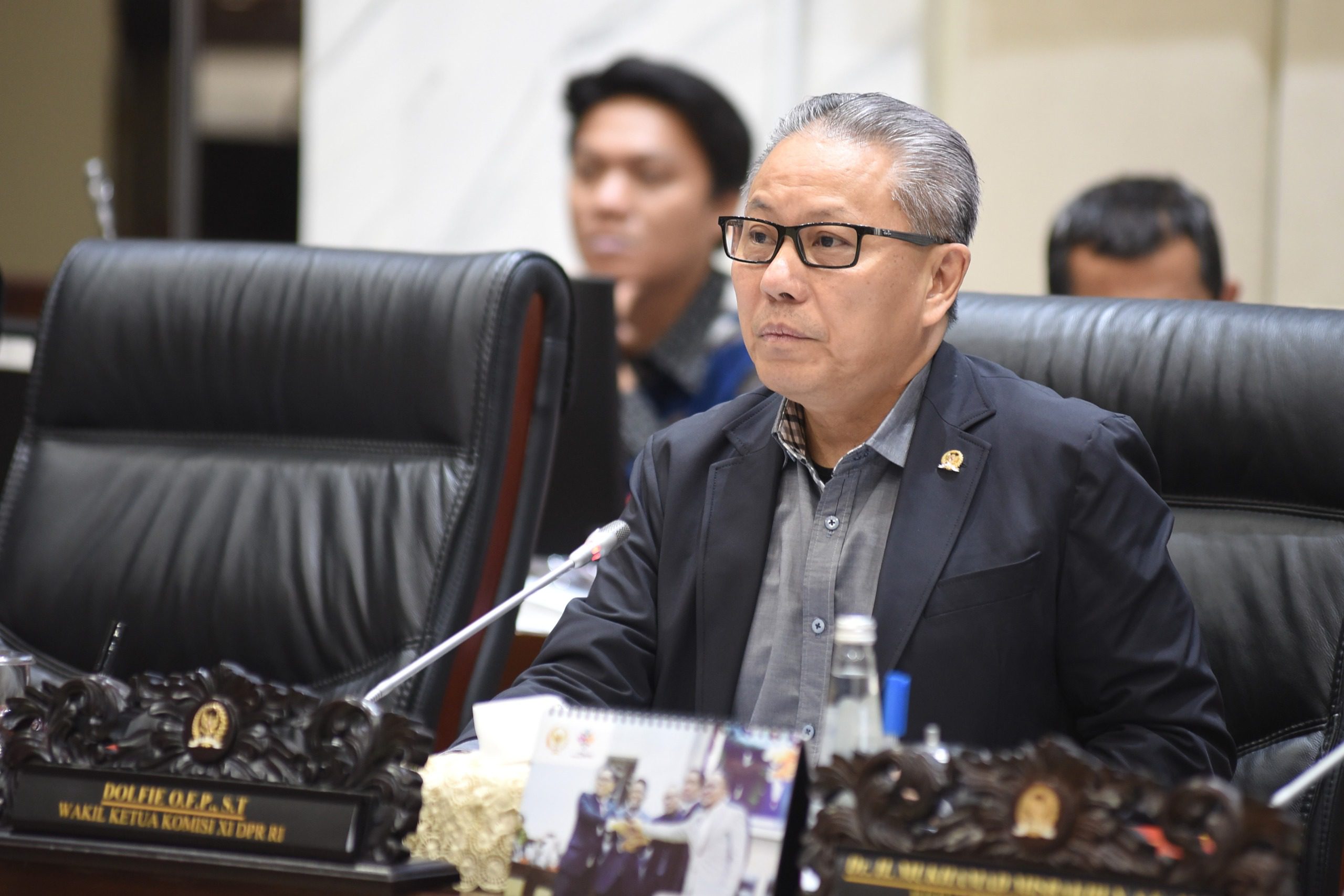 Wakil Ketua Komisi XI DPR RI Dolfie Othniel Frederic Palit, saat memimpin Rapat Kerja dan RDP dengan Menteri PPN/Kepala Bappenas dan Kepala LKPP, di Gedung Nusantara I, Senayan, Jakarta, Rabu (12/2/2025). Foto: Geraldi/vel.