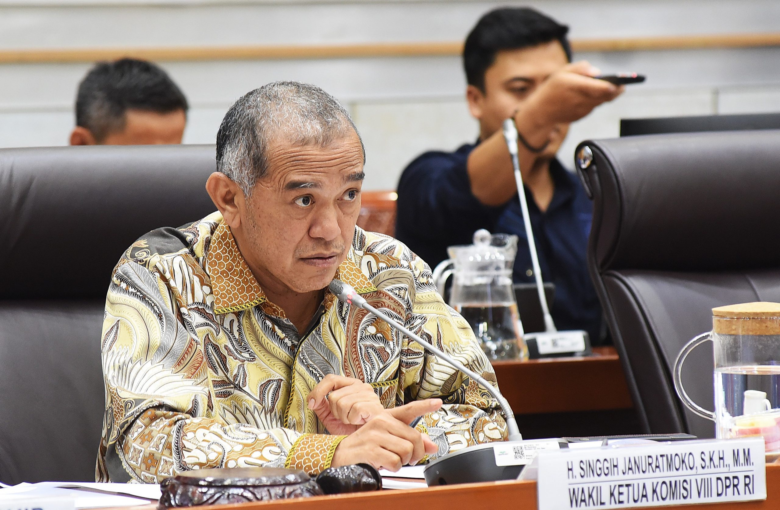 Wakil Ketua Komisi VIII DPR RI, Singgih Januratmoko saat memimpin RDP dengan BPJPH di Nusantara II, Senayan, Jakarta, Rabu (5/2/2025). Foto : Arief/Andri.