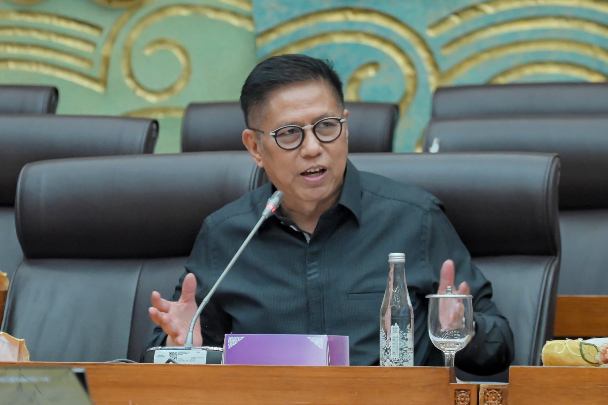 Anggota Komisi XII DPR RI Mulyadi, saat mengikuti RDP Komisi XII DPR RI dengan Kepala BPH Migas yang digelar di Ruang Rapat Komisi XII, Gedung Nusantara I DPR RI, Senayan, Jakarta, Senin (10/2/2025). Foto: Mentari/vel.