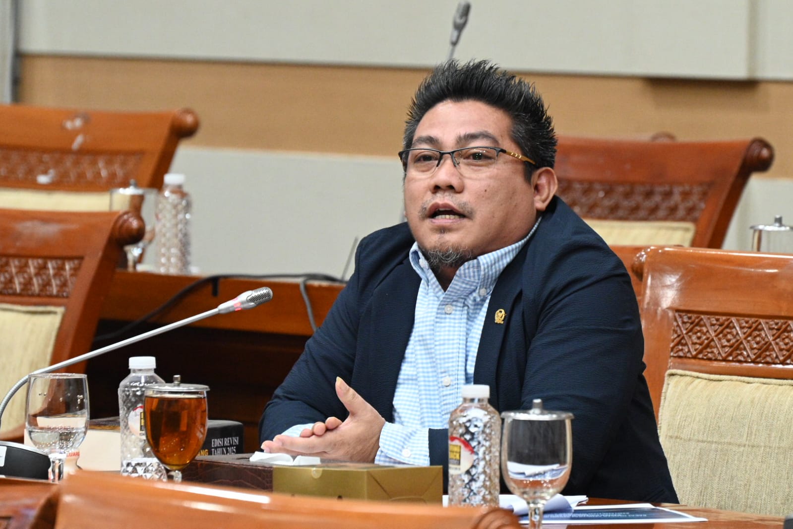 Anggota Komisi III Andi Muzakir dalam Rapat Dengar Pendapat (RDP) dengan Ketua Kamar Pidana dan Ketua Kamar Militer Mahkamah Agung di Gedung Nusantara II, Senayan, Jakarta, Rabu (12/2/2025). Foto : Devi/Andri.