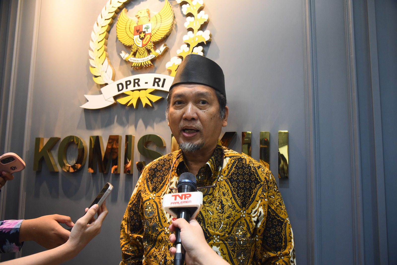 Anggota Komisi XIII DPR RI Al Muzzammil Yusuf saat diwawancarai Parlementaria. Foto: Runi/vel.