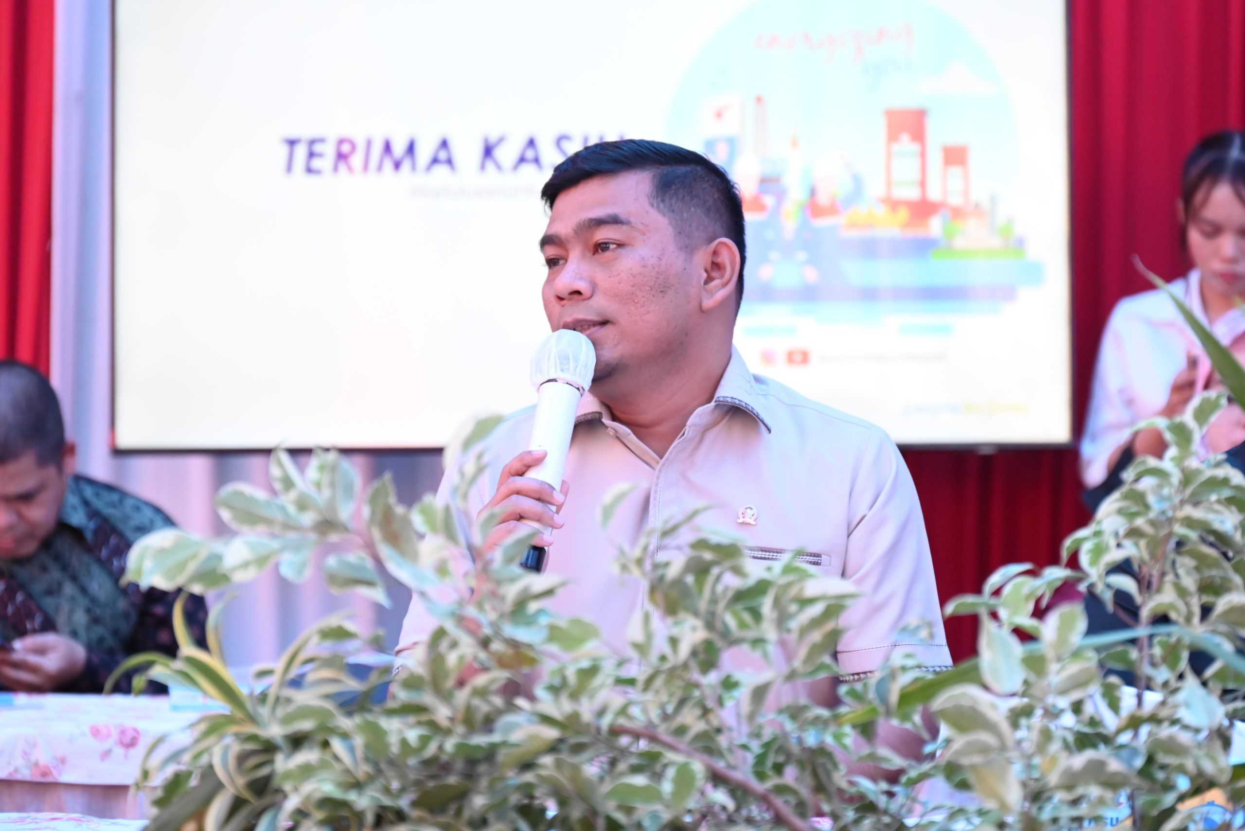 Anggota Komisi XII DPR RI, Rocky Chandra, saat Kunjungan Kerja Spesifik Komisi XII DPR RI ke TBBM Panjang Pertamina (Persero) dan PLN UID Lampung, Kecamatan Rajabasa, Kota Bandar Lampung, Provinsi Lampung, Rabu (12/3/2025). Foto: Saum/vel.