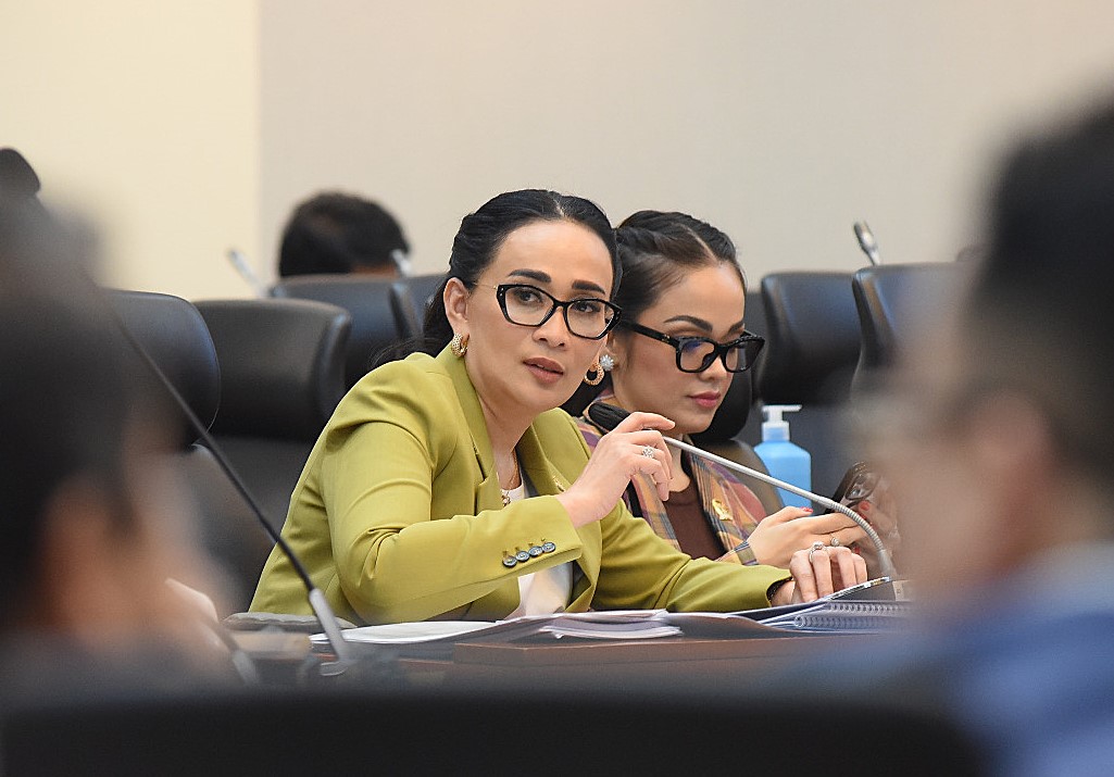 Anggota Komisi I DPR RI Amelia Anggraini dalam Rapat Kerja Komisi I dengan Dirjen Ekosistem Digital Komdigi, Dirut TVRI, Dirut RRI dan Dirut LKBN Antara, Senin (10/3/2025). Foto : Arief/Andri.