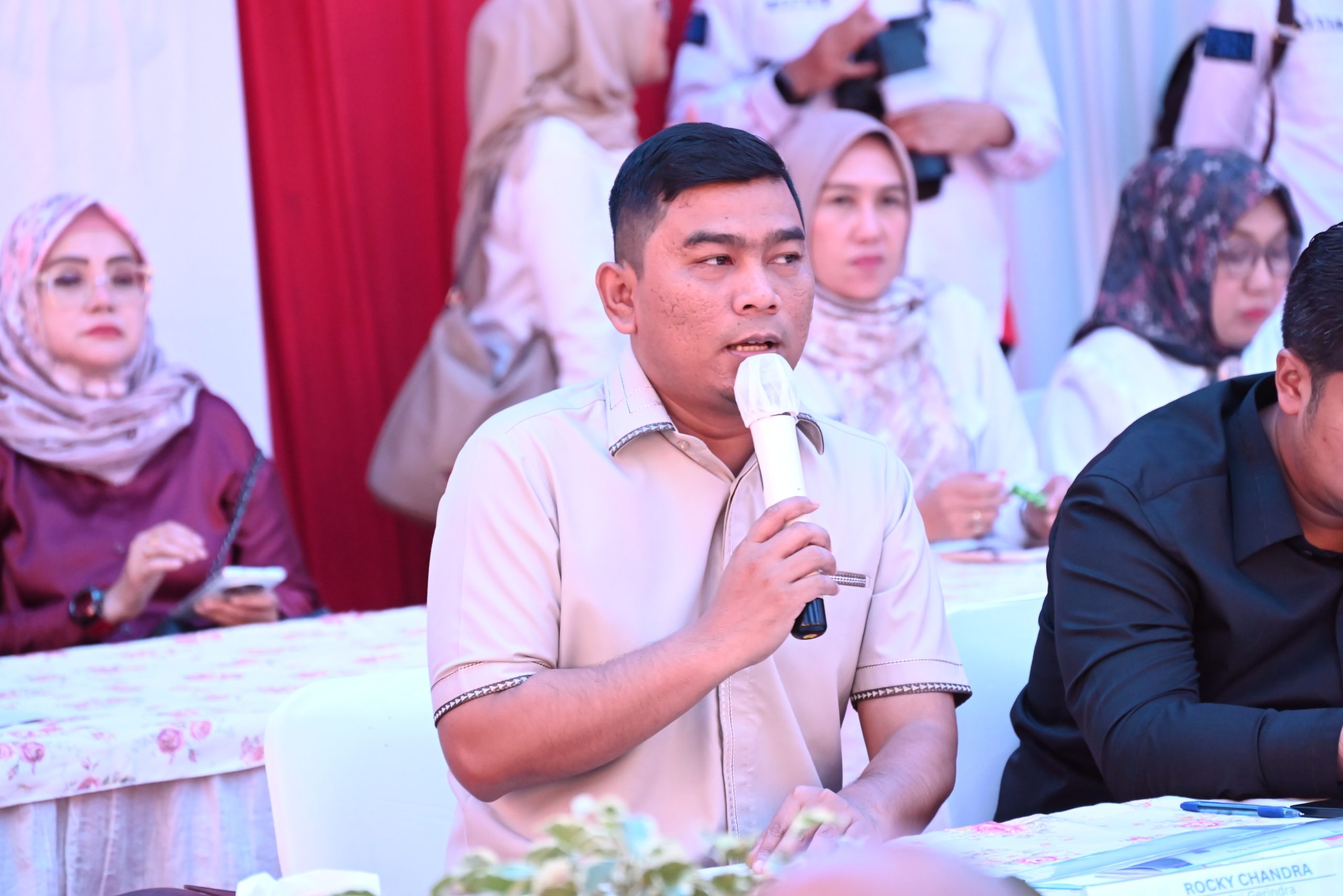 Anggota Komisi XII DPR RI Rocky Chandra, saat mengikuti Kunjungan Kerja Spesifik Komisi XII DPR RI ke TBBM Panjang Pertamina (Persero) dan PLN UID Lampung, Kecamatan Rajabasa, Kota Bandar Lampung, Provinsi Lampung, Rabu (12/3/2025). Foto: Saum/vel.