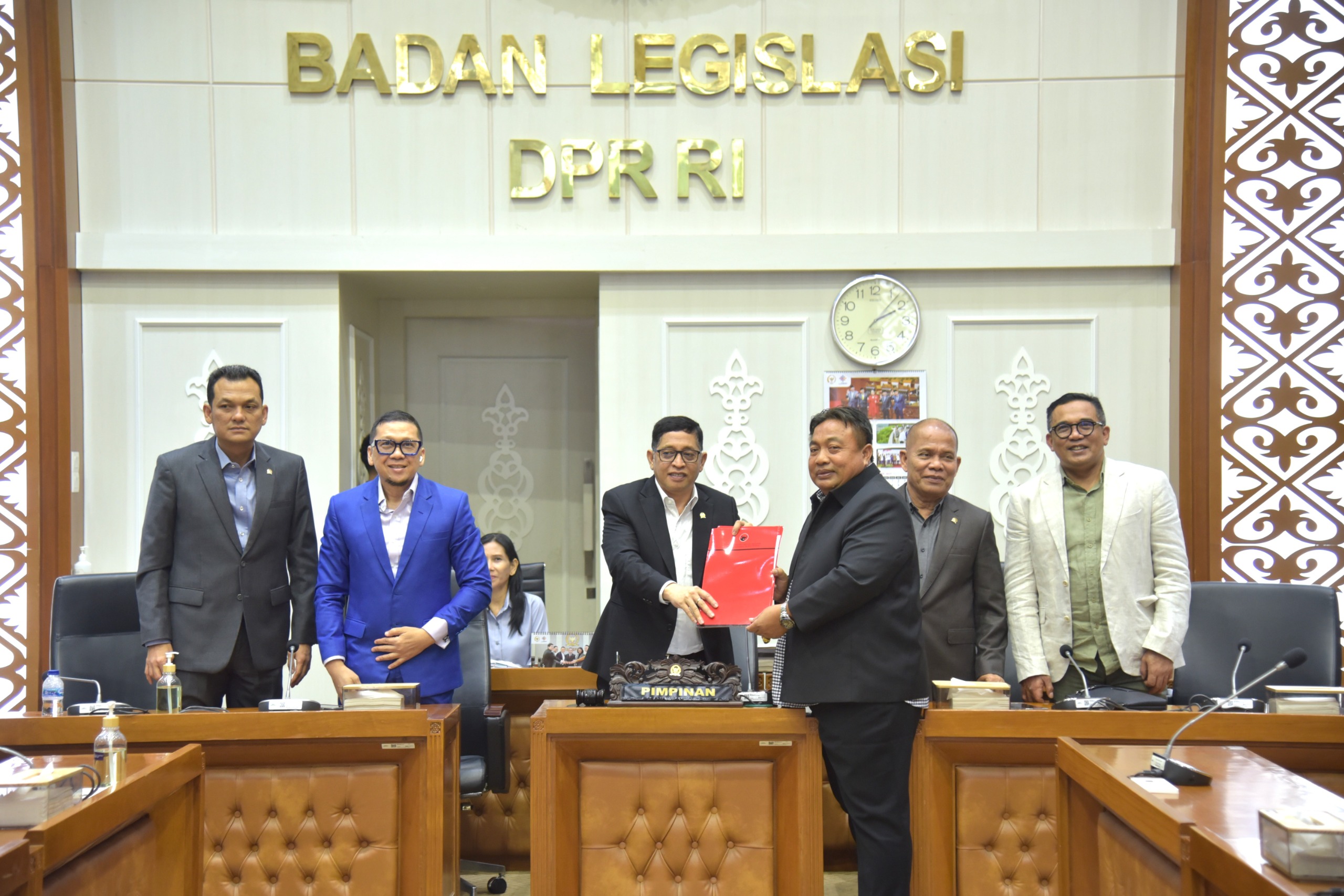 Anggota Baleg DPR RI, I Nyoman Parta, saat Rapat Pleno Baleg DPR RI di Gedung Nusantara I, Senayan, Jakarta, Senin (17/3/2025). Foto: Geraldi/vel.