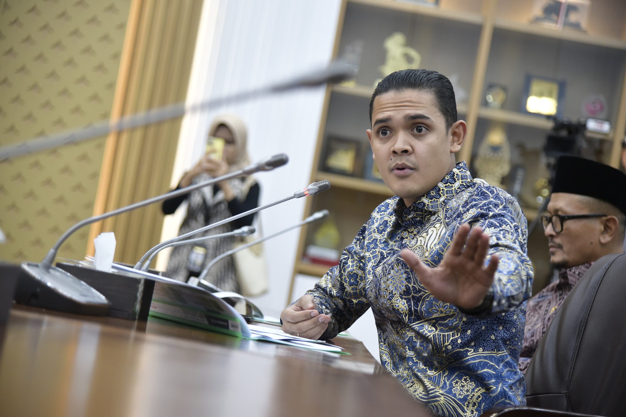 Anggota Komisi VI DPR RI Abdul Hakim Bafagih dalam Rapat Dengar Pendapat (RDP) bersama Direktur PTPN di Kompleks Parlemen, Senayan, Jakarta Pusat, Rabu (19/3/2025). Foto : Munchen/Andri.