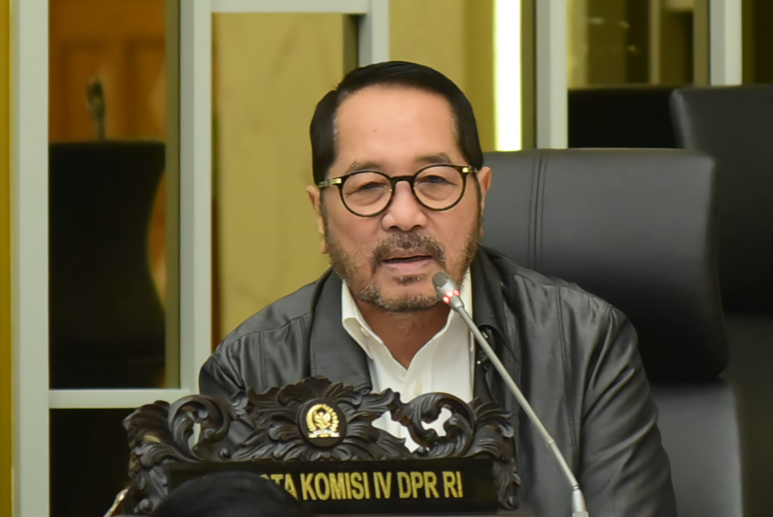 Anggota Komisi IV DPR RI Firman Soebagyo saat Rapat Dengar Pendapat Umum (RDPU) Komisi IV DPR RI dengan Asosiasi Distributor Pupuk Indonesia Jawa Tengah di Gedung Nusantara DPR RI, Senayan, Jakarta, Selasa (11/3/2025). Foto: Oji/vel.