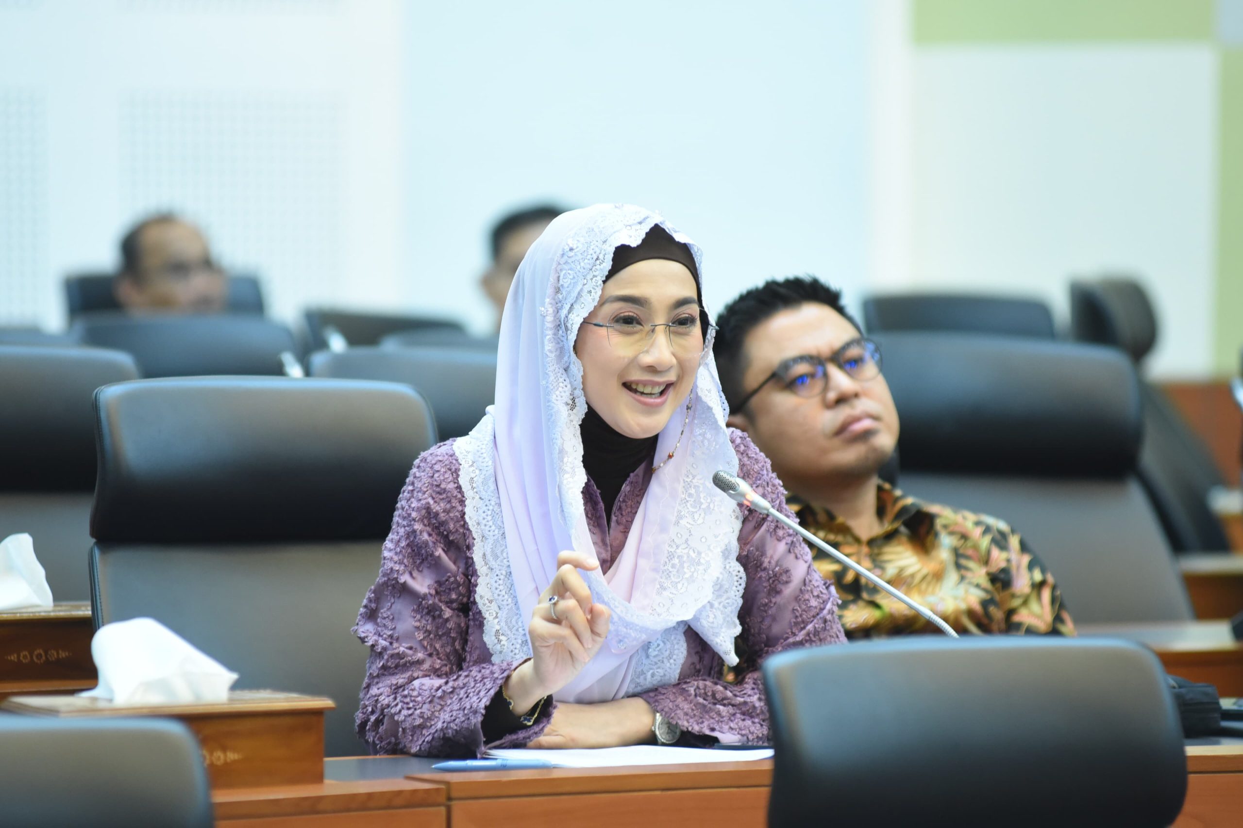 Anggota Komisi I DPR RI Desy Ratnasari, dalam Rapat Dengar Pendapat Umum (RDPU) yang digelar bersama Ketua Badan Pengurus Setara Institute Dr. Ismail Hasani dan Peneliti Senior Imparsial serta Ketua Badan Pengurus Centra Initiative Dr. Al-Araf, di Gedung Nusantara II DPR RI, Senayan, Jakarta, Selasa (4/3/2025). Foto: Jaka/vel.