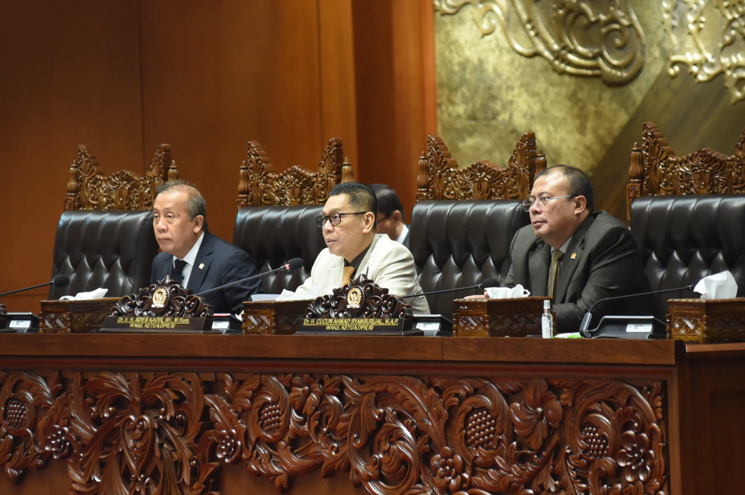 Wakil Ketua DPR RI Adies Kadir, saat memimpin Rapat Paripurna, di Gedung Nusantara II, Senayan, Jakarta. Foto: Jaka/vel.