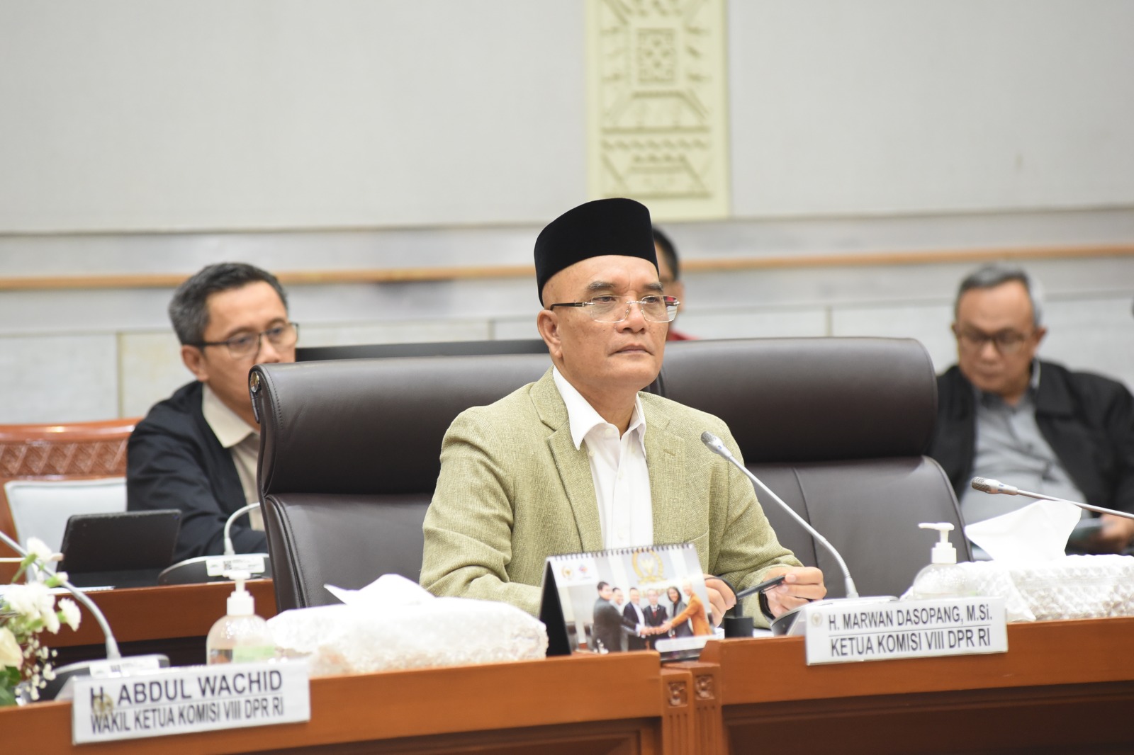 Ketua Komisi VIII DPR RI, Marwan Dasopang, saat memimpin Rapat Kerja dan Rapat Dengar Pendapat (RDP) dengan Menteri Agama RI, Kepala Badan Pengelola Keuangan Haji (BPKH), dan Kepala Badan Pengelola Haji (BP Haji) di Nusantara II, Senayan, Jakarta, Rabu, (12/3/2025). Foto: Arief/vel.