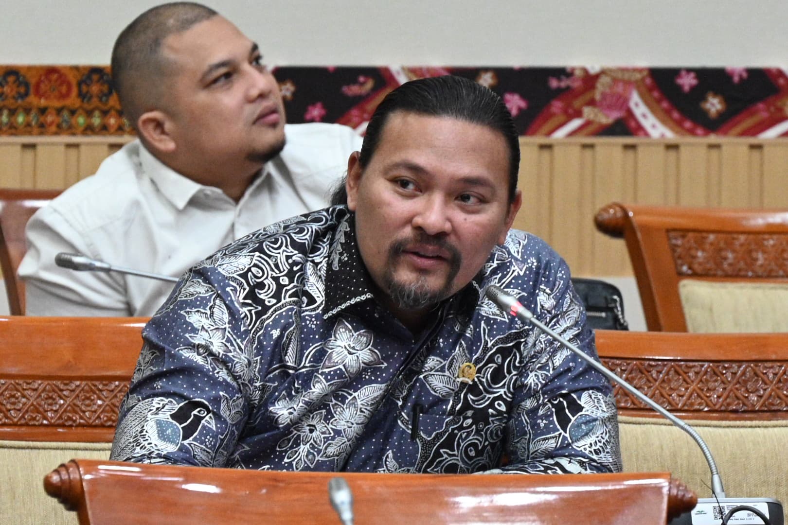 Anggota Komisi III DPR RI Martin D. Tumberlaka, saat Rapat Dengar Pendapat dengan Kapolda Sulut dan Rapat Dengar Pendapat Umum dengan Koordinator Jaringan Advokasi Tambang (Jatam) dan Inisiator Save Sangihe Island (SSI), di Gedung Nusantara I, DPR RI, Senayan, Jakarta, Rabu (12/3/2025). Foto: Dep/vel.