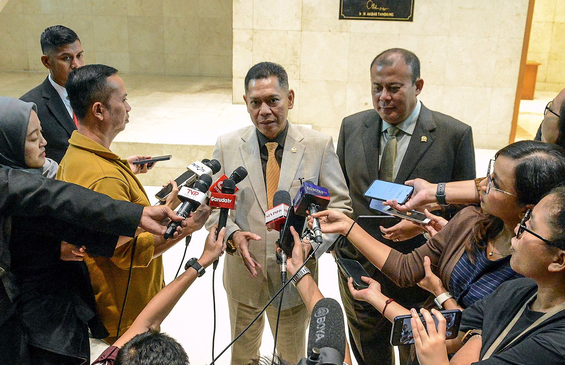 Wakil Ketua DPR Adies Kadir usai memimpin Rapat Paripurna DPR RI Ke-14 Masa Persidangan II Tahun Sidang 2024-2025 di Kompleks Parlemen Senayan, Jakarta, Kamis (6/3/2025). Foto : Mario/Andri.