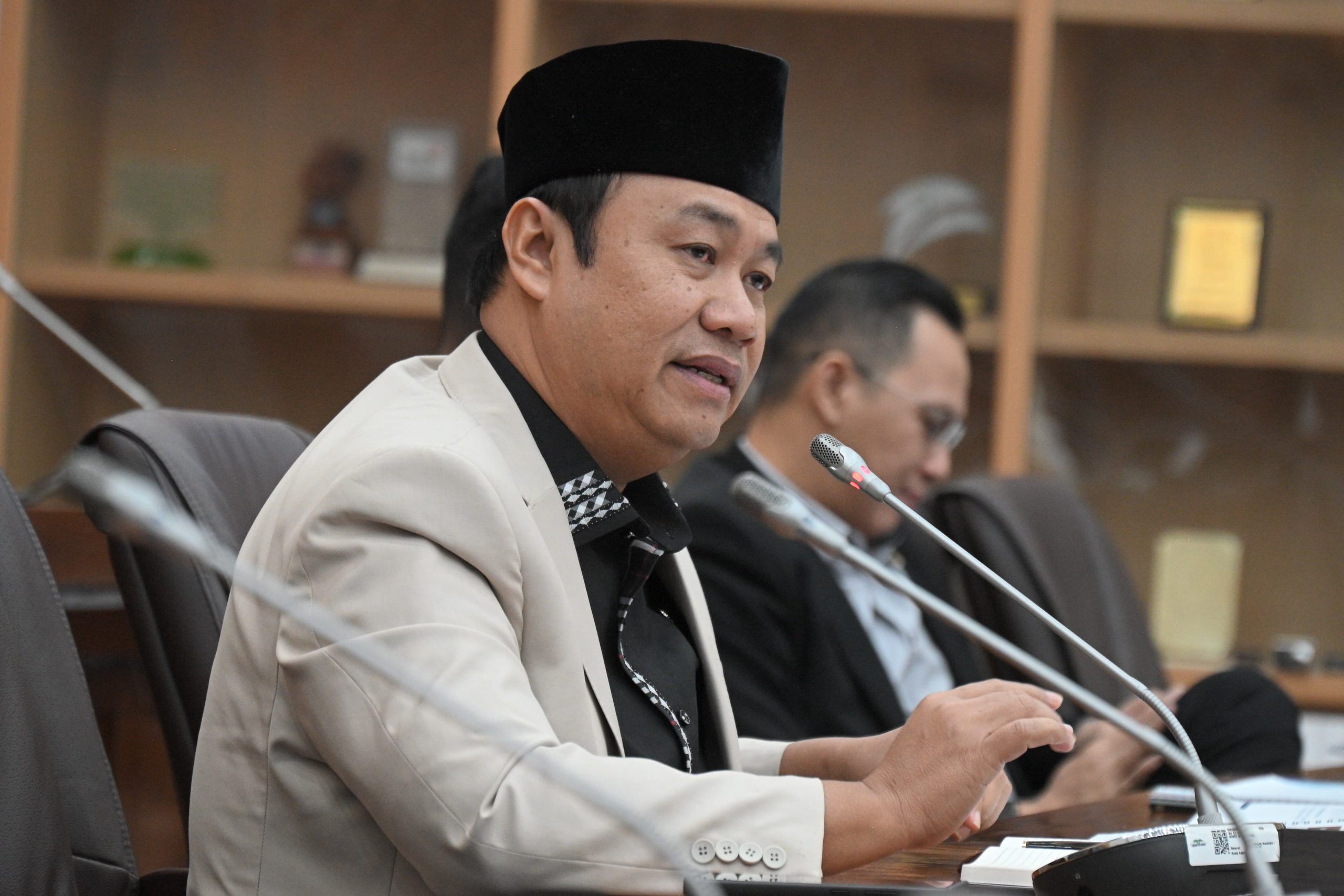 Anggota Komisi VI DPR RI, Yulisman, saat mengikuti Rapat Dengar Pendapat dengan jajaran direksi PT. Mineral Industri Indonesia, Kamis (13/3/2025). Foto: Farhan/vel.