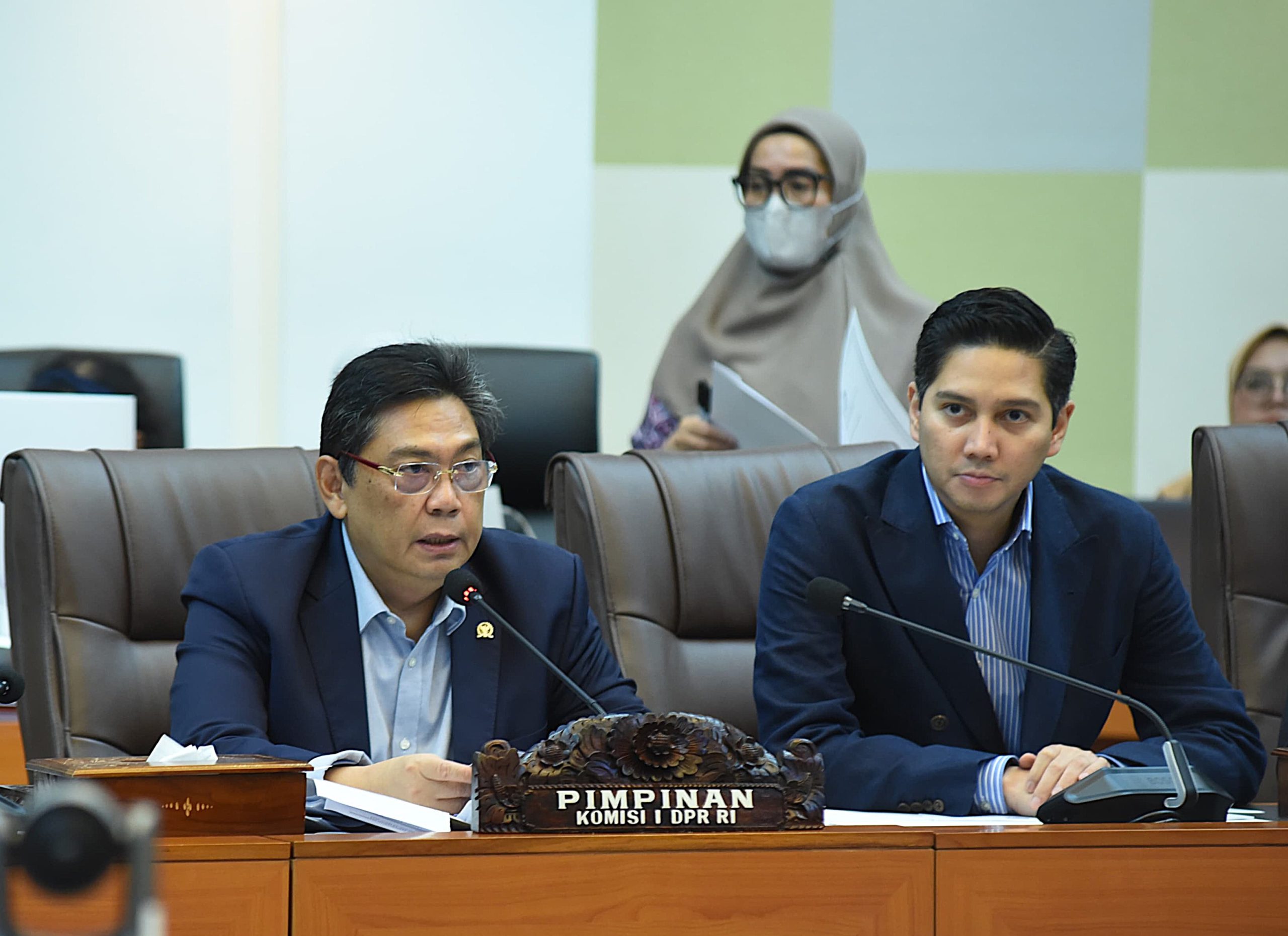 Ketua Komisi I DPR RI Utut Adianto dalam Rapat Kerja Komisi I DPR RI bersama Kementerian Hukum, Kementerian Keuangan, Kementerian Pertahanan, dan Kementerian Sekretariat Negara di Gedung Nusantara II, Senayan, Jakarta, Selasa (18/3/2025). Foto : Jaka/Andri.