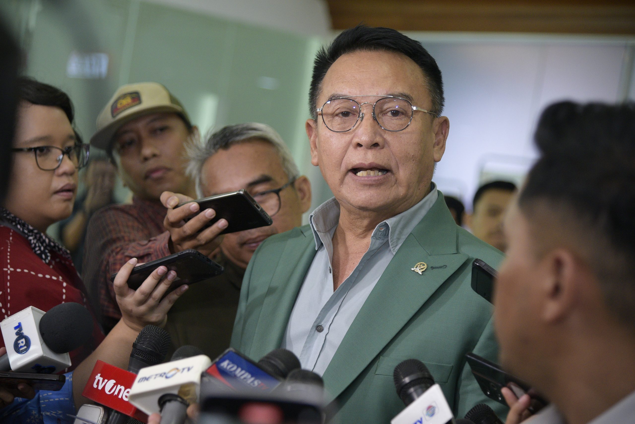 Anggota Komisi I TB Hasanuddin saat wawancara di Gedung Nusantara II DPR RI, Senayan, Jakarta, Selasa (11/3/2025). Foto: Munchen/vel.