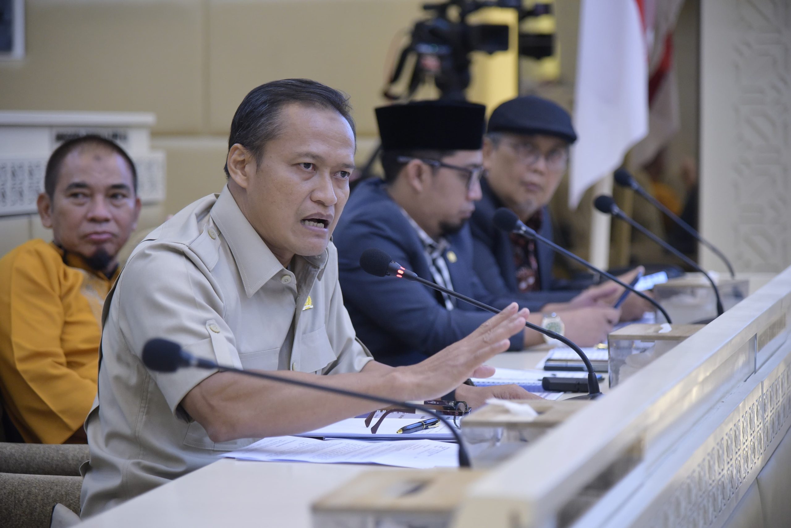 Anggota Komisi II DPR RI Azis Subekti, dalam Rapat Dengar Pendapat (RDP) dan RDPU Komisi II DPR RI bersama Kanwil Badan Pertanahan Nasional (BPN) Banten, Jawa Timur dan Kantor Pertanahan Kabupaten Serang, Kabupaten Tangerang dan Kabupaten Sumenep serta serta masyarakat yang terdampak kasus pertanahan. Foto: Munchen/vel.